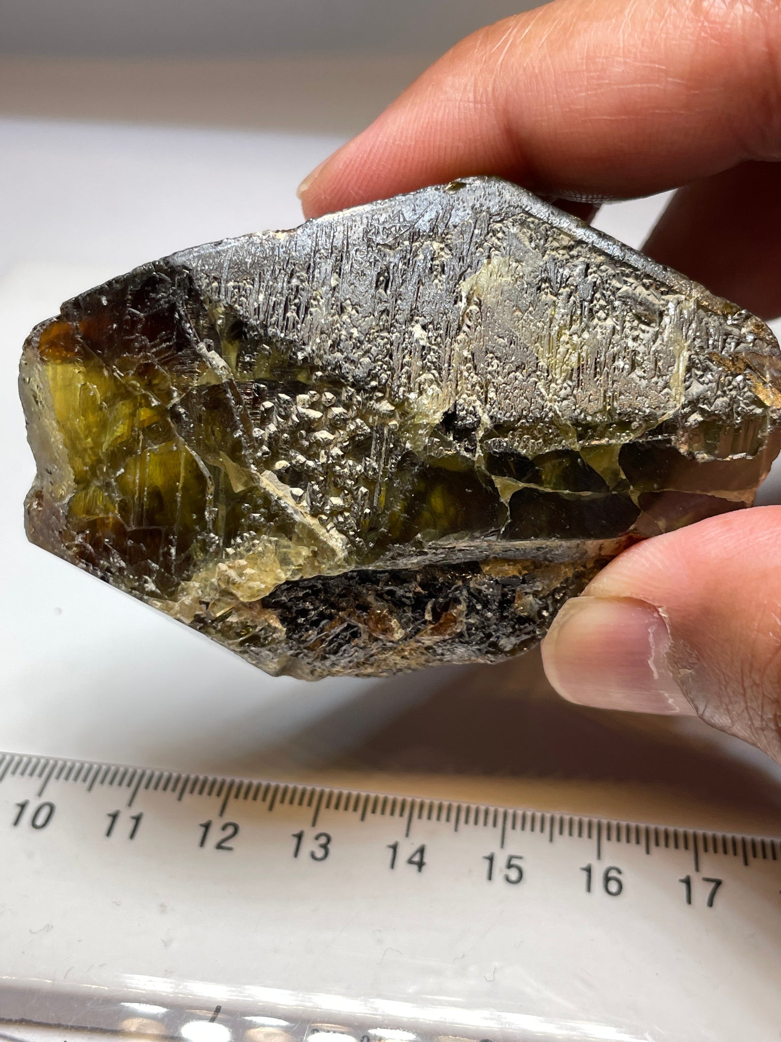 130.10Gm / 650.50Ct Sphene Crystal From Tanzania. Superb Rare Piece. 71.60 X 50.00 33.20Mm