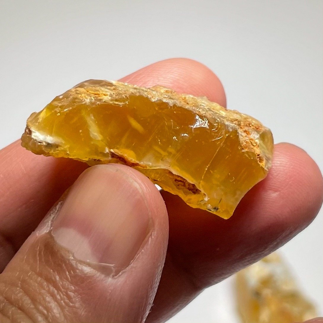 48.43Ct Opal Tanzania Untreated Unheated From A 1999 Deposit Chatoyant (Pearly Cats-Eye Effect)