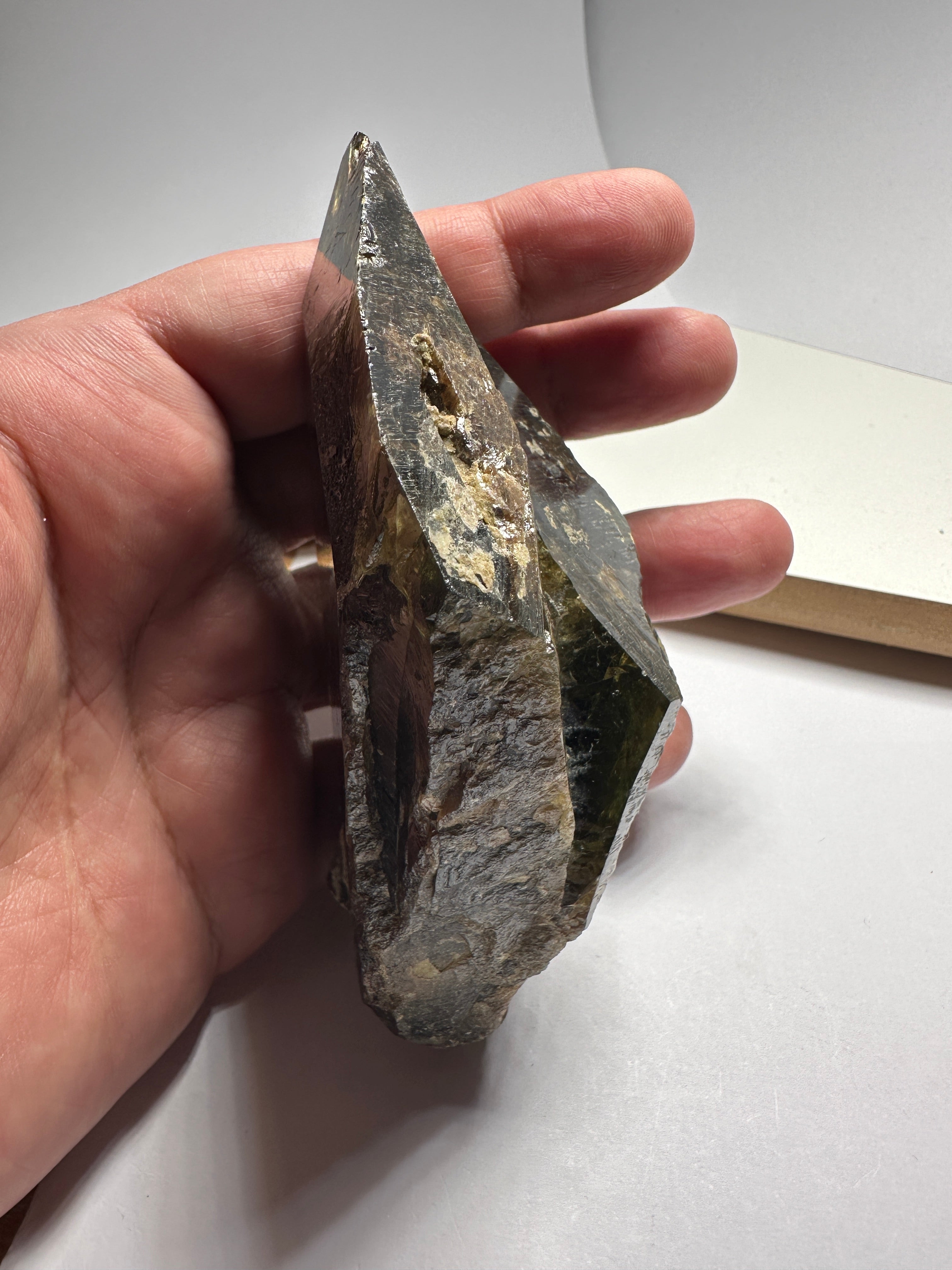 363.20Gm / 1816Ct Tanzanian Chrome Sphene Crystal. Unheated Untreated. 119Mm X 68.50Mm 44.00Mm