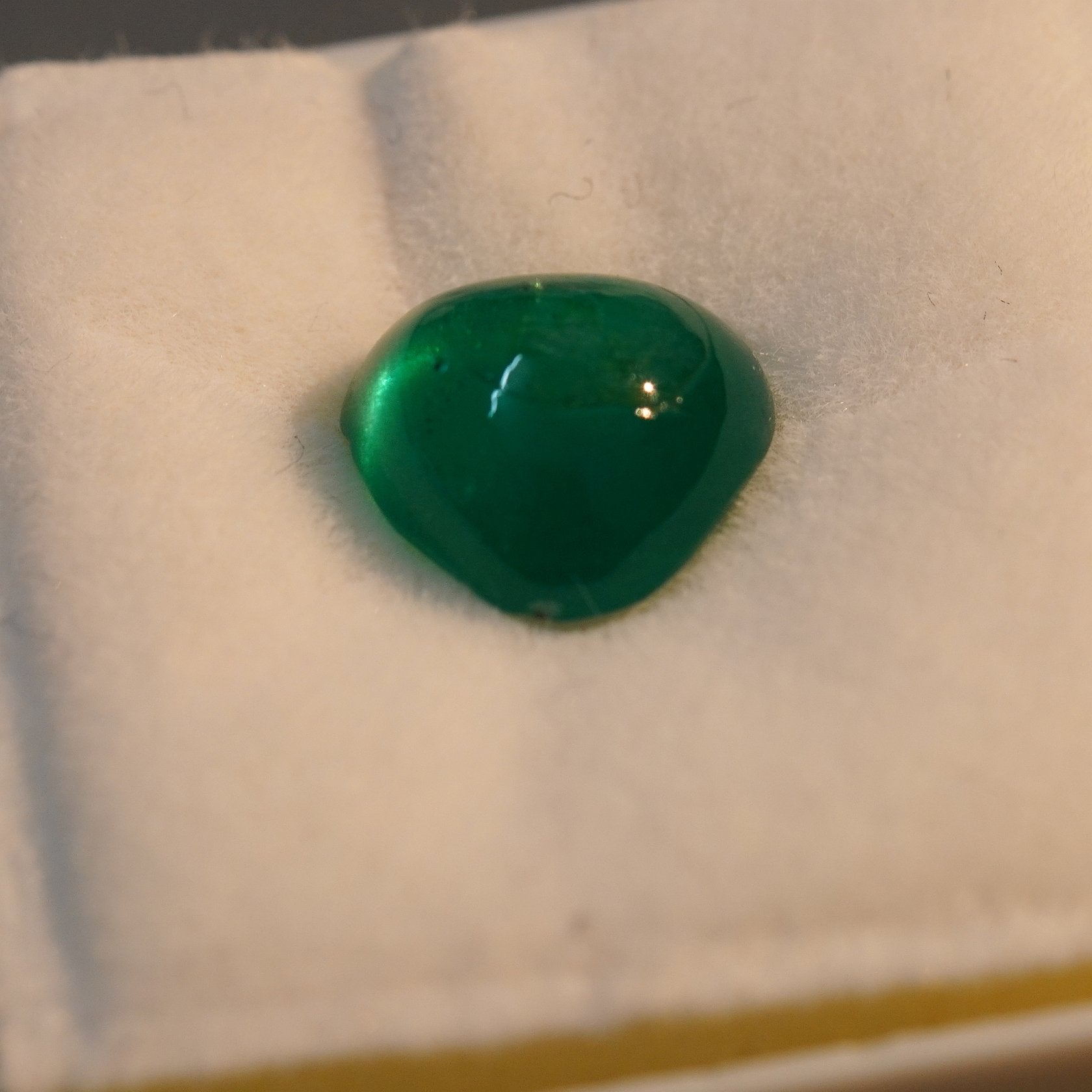 1.70Ct Tanzanian Emerald No Oil Untreated Unheated - Notice The Inclusion At Top This Would Be