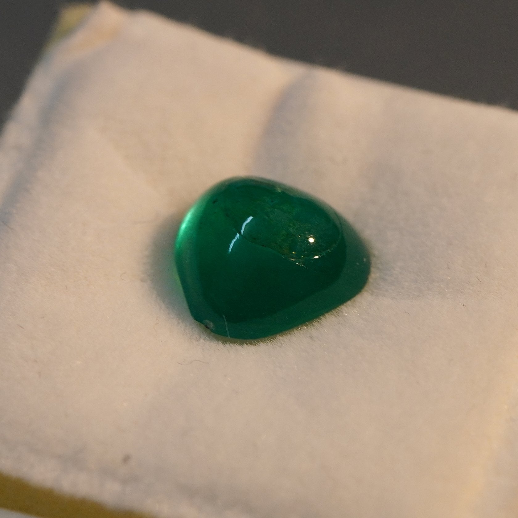 1.70Ct Tanzanian Emerald No Oil Untreated Unheated - Notice The Inclusion At Top This Would Be