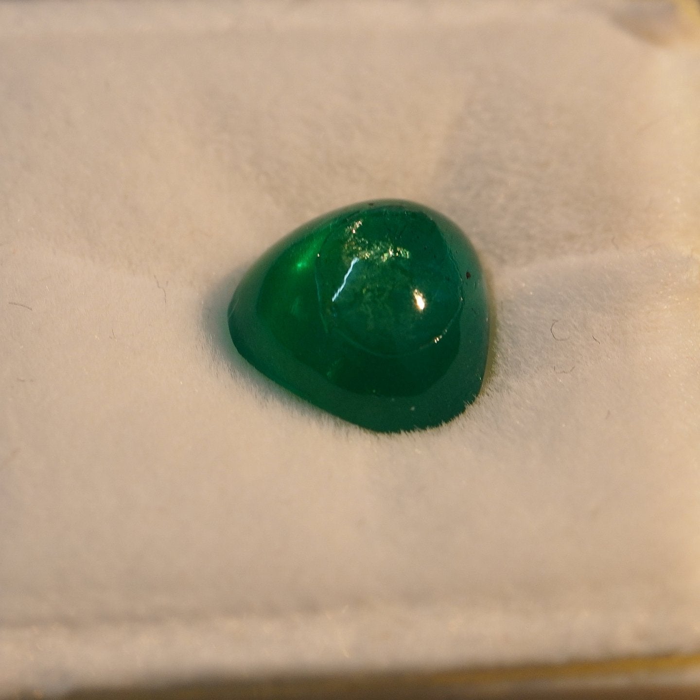 1.70Ct Tanzanian Emerald No Oil Untreated Unheated - Notice The Inclusion At Top This Would Be