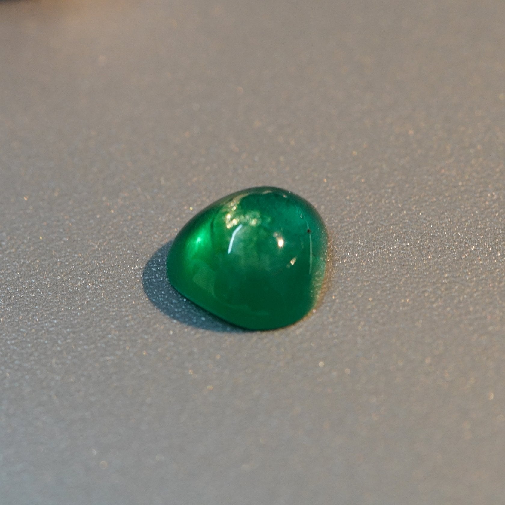 1.70Ct Tanzanian Emerald No Oil Untreated Unheated - Notice The Inclusion At Top This Would Be
