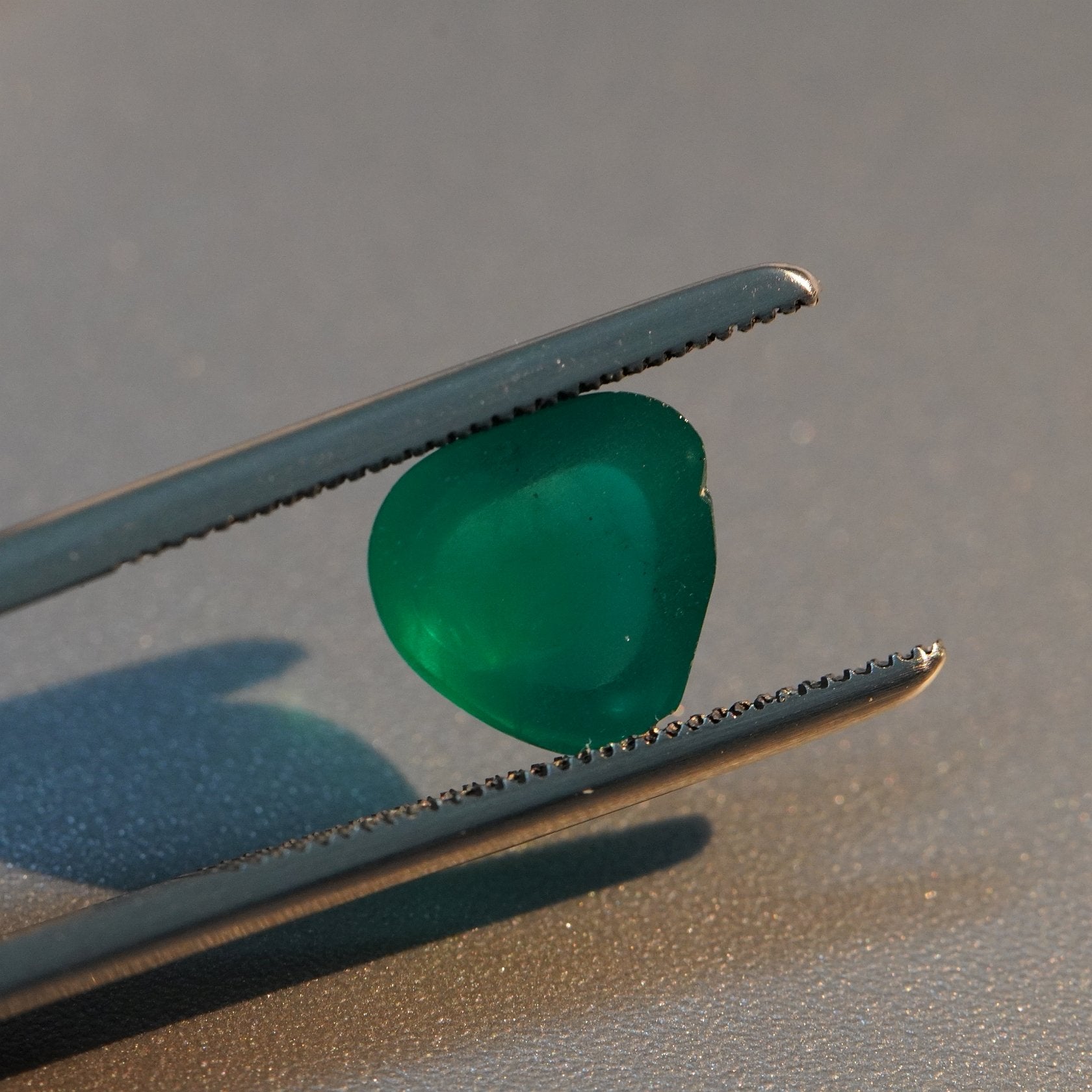 1.70Ct Tanzanian Emerald No Oil Untreated Unheated - Notice The Inclusion At Top This Would Be