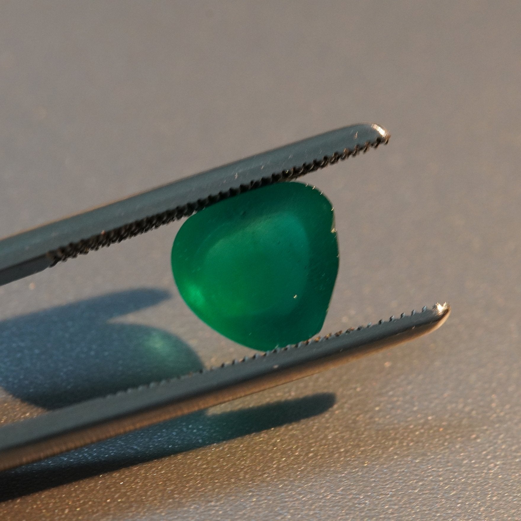 1.70Ct Tanzanian Emerald No Oil Untreated Unheated - Notice The Inclusion At Top This Would Be