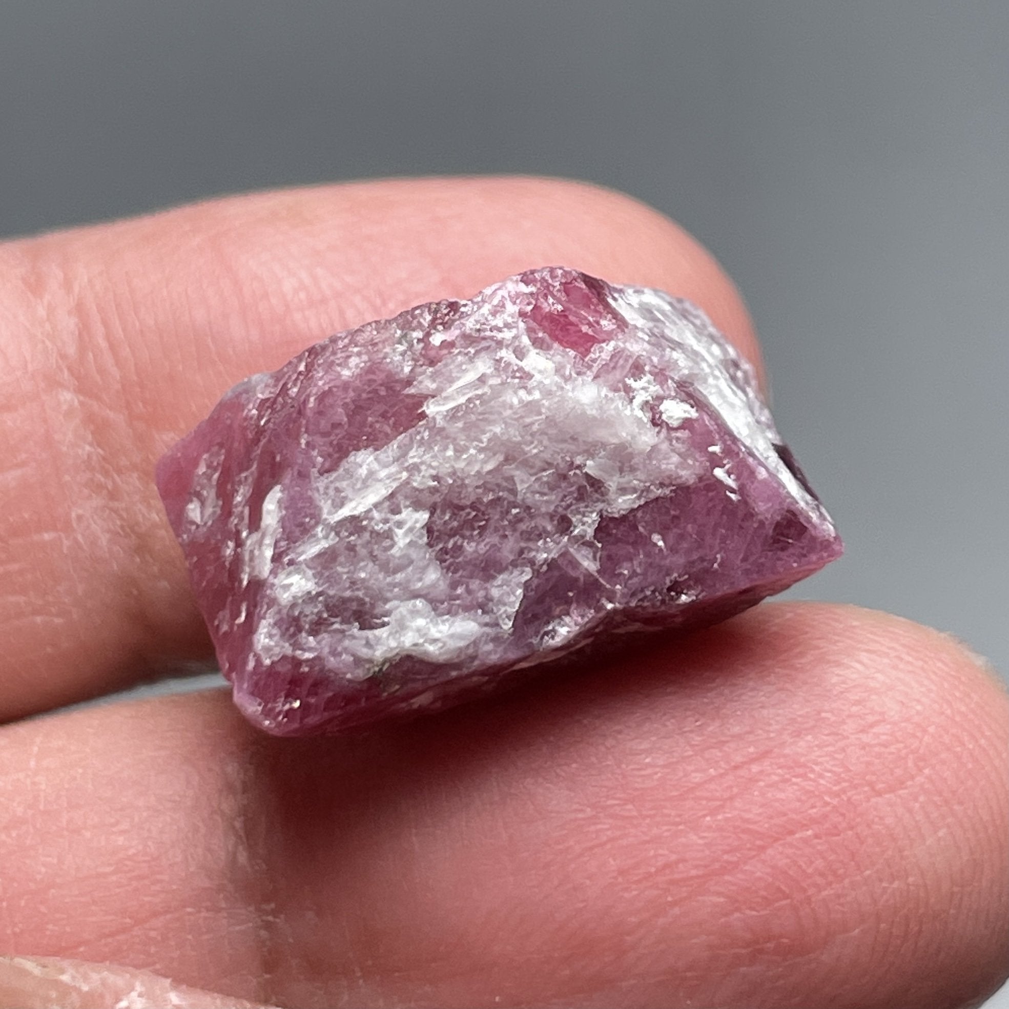 9.00Gm / 45.00Ct Mahenge Spinel Crystal Tanzania Untreated Unheated 20X 16 X 15Mm