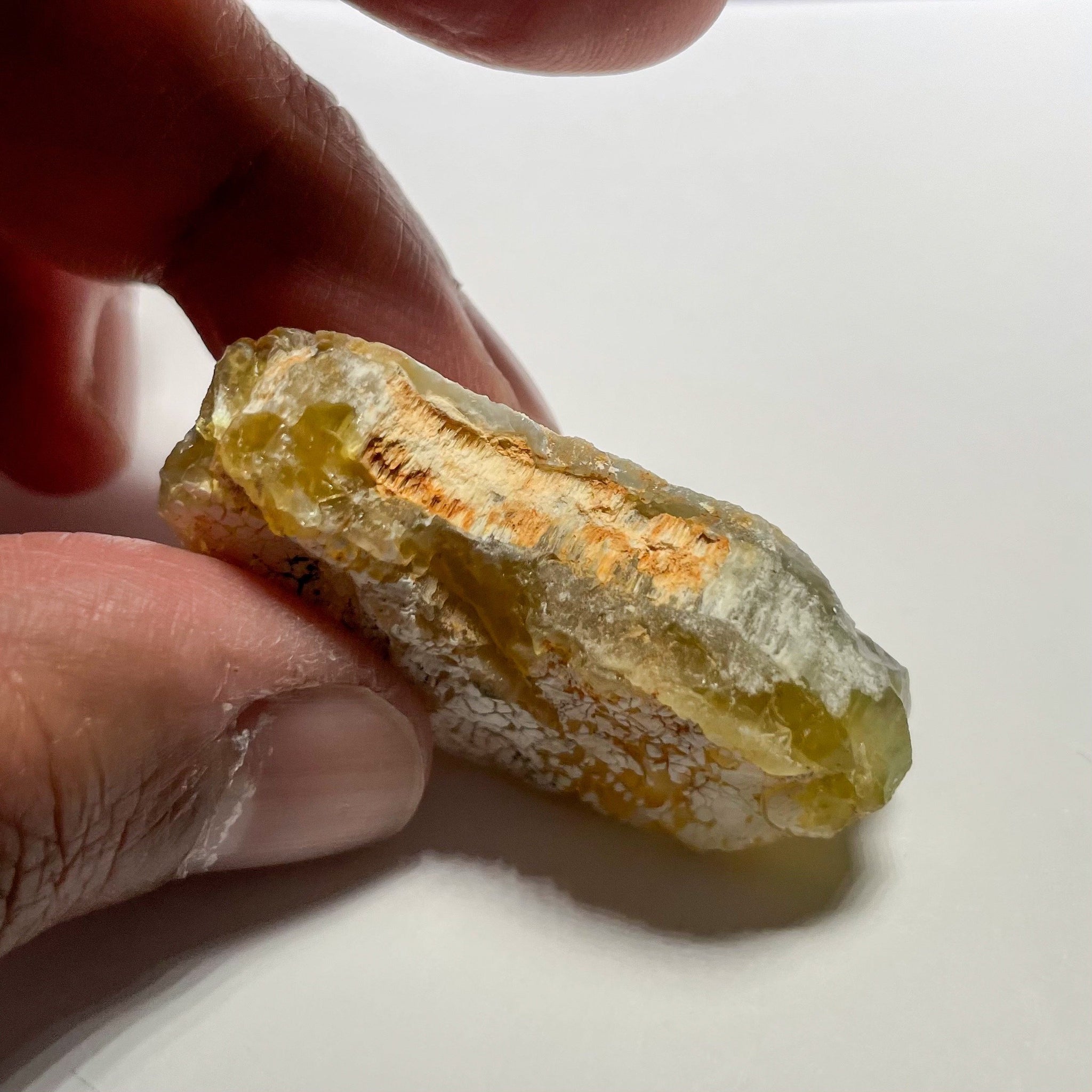 84.41Ct Opal Tanzania Untreated Unheated From A 1999 Deposit Chatoyant (Pearly Cats-Eye Effect)