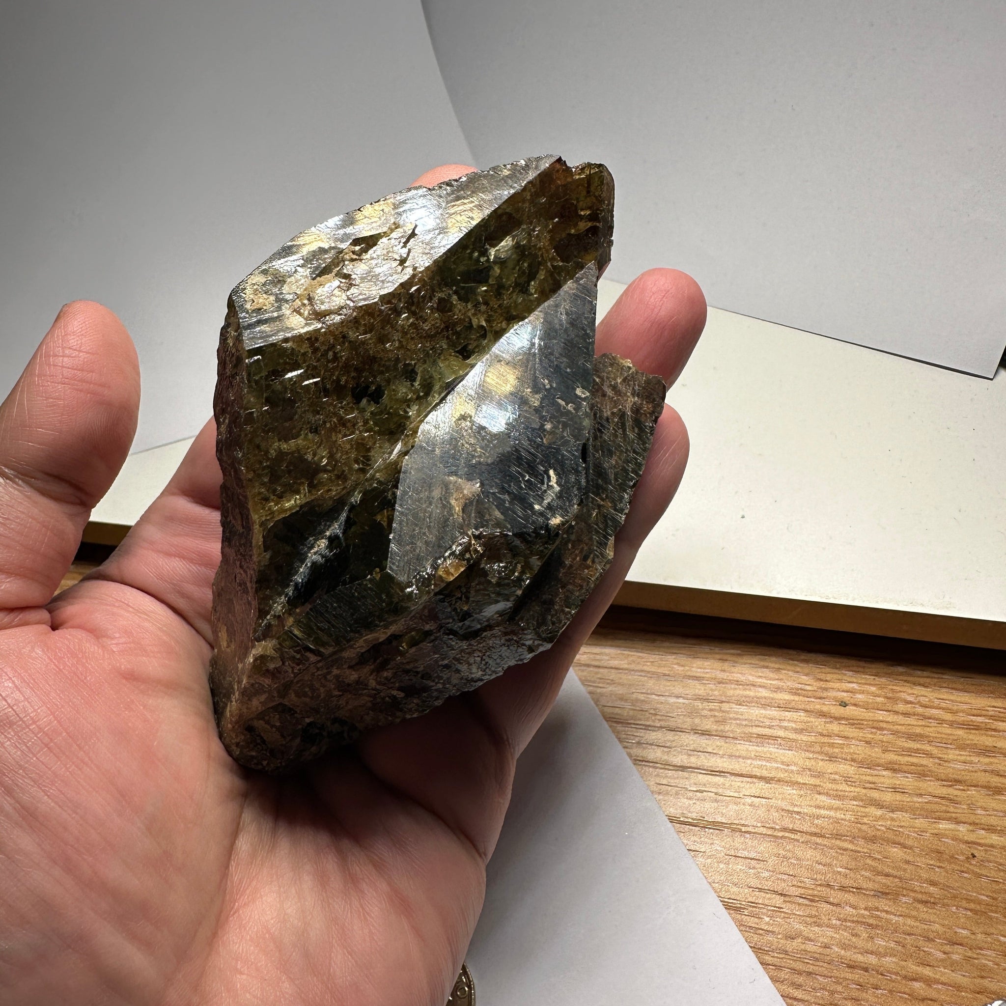 363.20Gm / 1816Ct Tanzanian Chrome Sphene Crystal. Unheated Untreated. 119Mm X 68.50Mm 44.00Mm