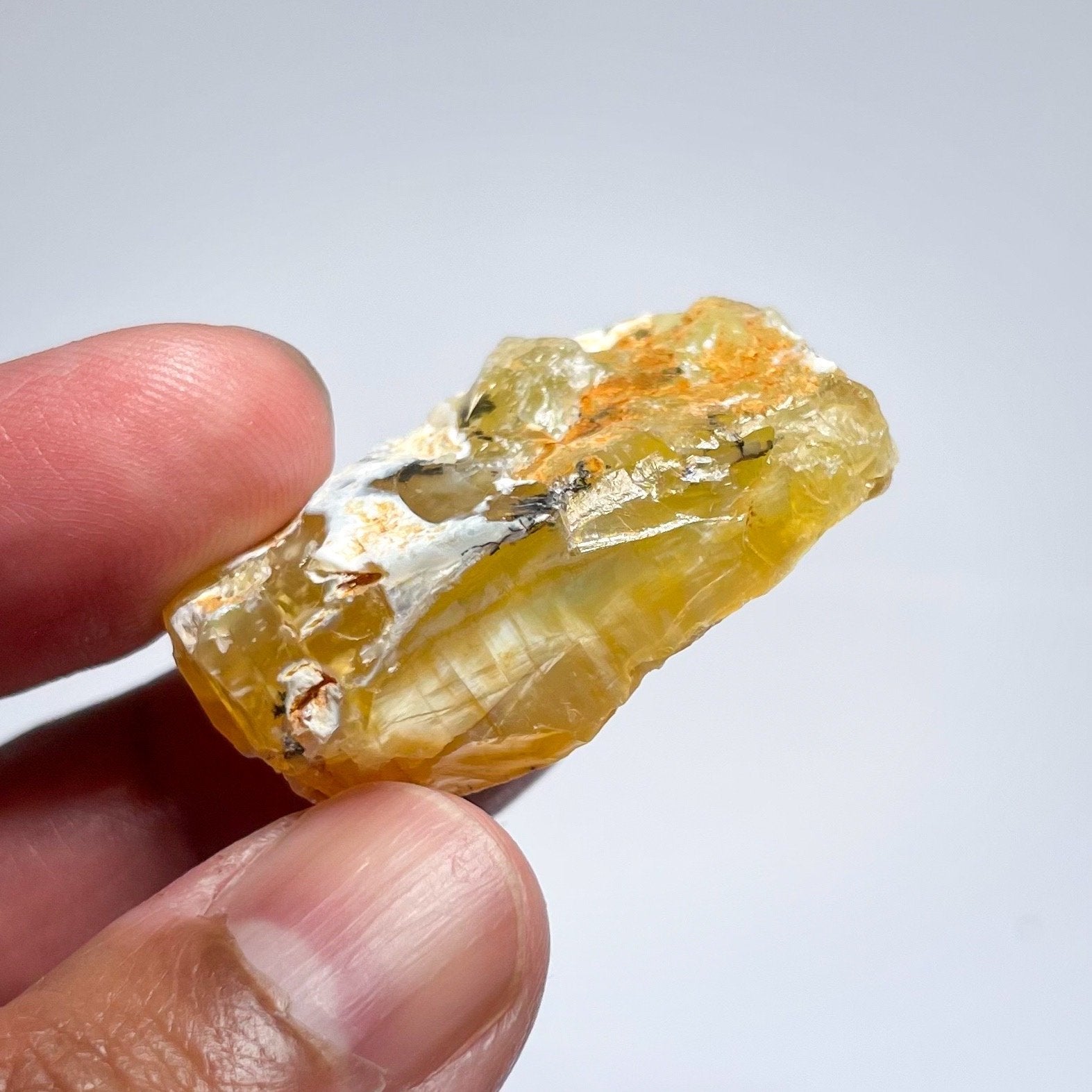 87.48Ct Opal Tanzania Untreated Unheated From A 1999 Deposit Chatoyant (Pearly Cats-Eye Effect)