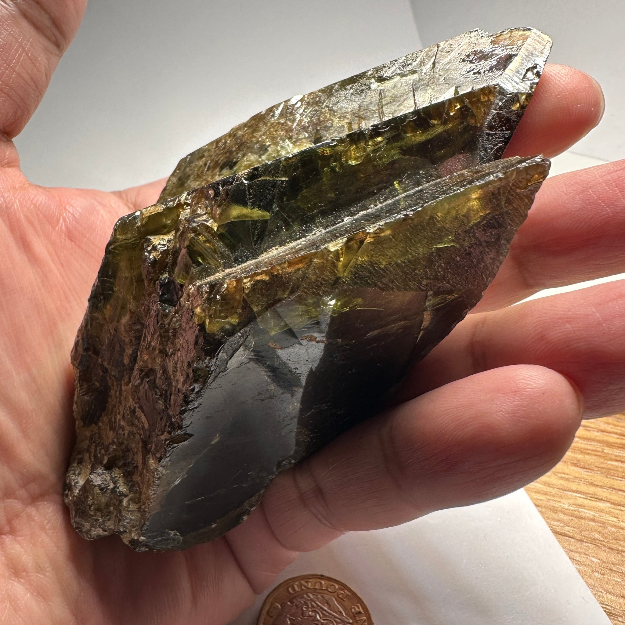 363.20Gm / 1816Ct Tanzanian Chrome Sphene Crystal. Unheated Untreated. 119Mm X 68.50Mm 44.00Mm