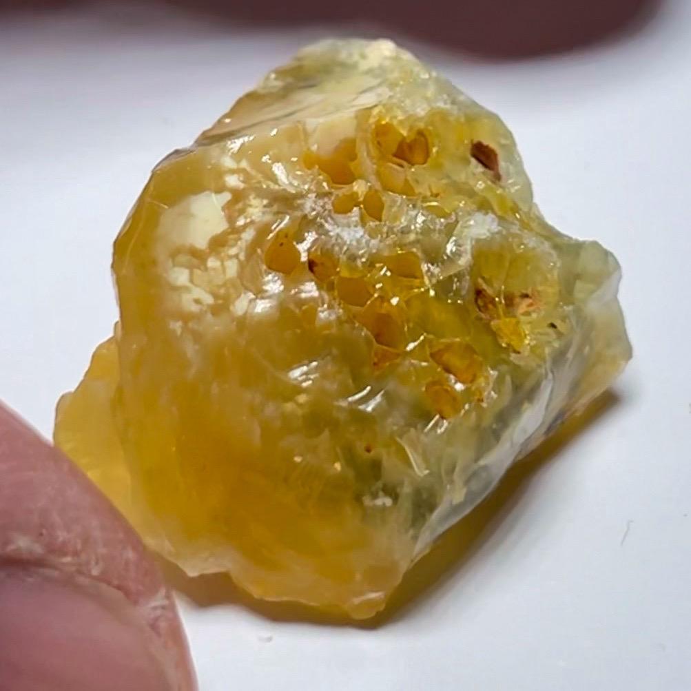 39.07Ct Opal Tanzania Untreated Unheated From A 1999 Deposit Chatoyant (Pearly Cats-Eye Effect)