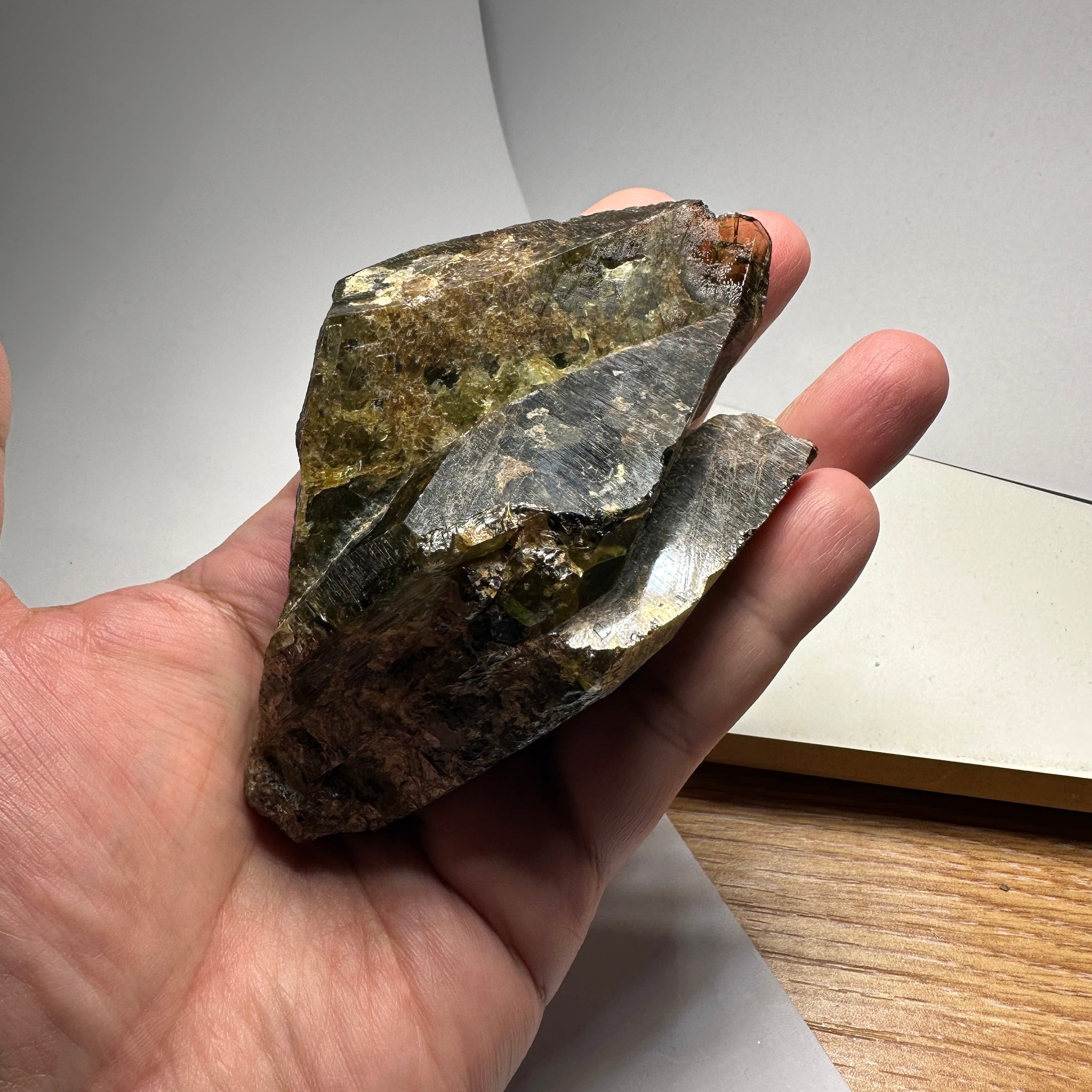 363.20Gm / 1816Ct Tanzanian Chrome Sphene Crystal. Unheated Untreated. 119Mm X 68.50Mm 44.00Mm