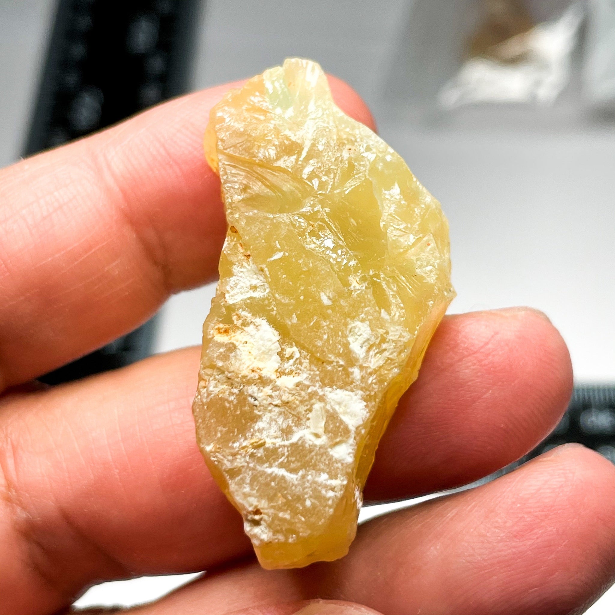 70.82Ct Opal Tanzania Untreated Unheated From A 1999 Deposit Chatoyant (Cats-Eye Effect)