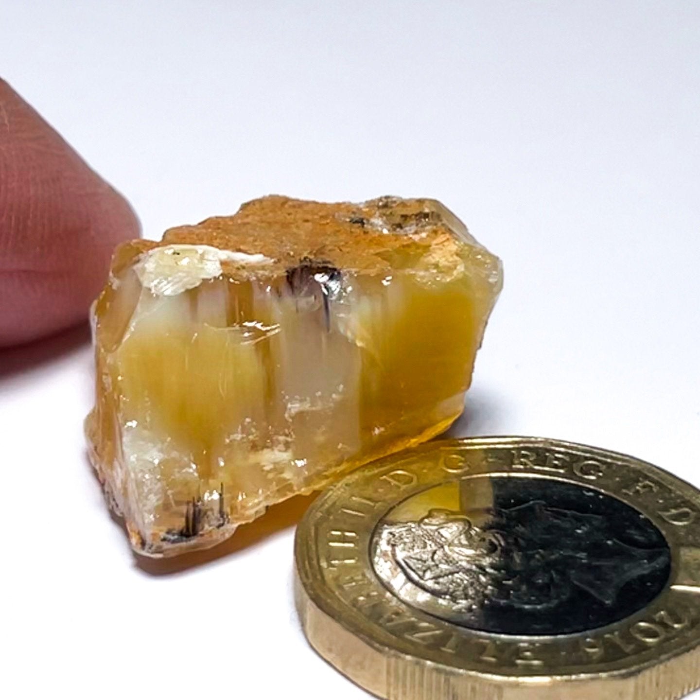 33.60Ct Opal Tanzania Untreated Unheated From A 1999 Deposit Chatoyant (Pearly Cats-Eye Effect)