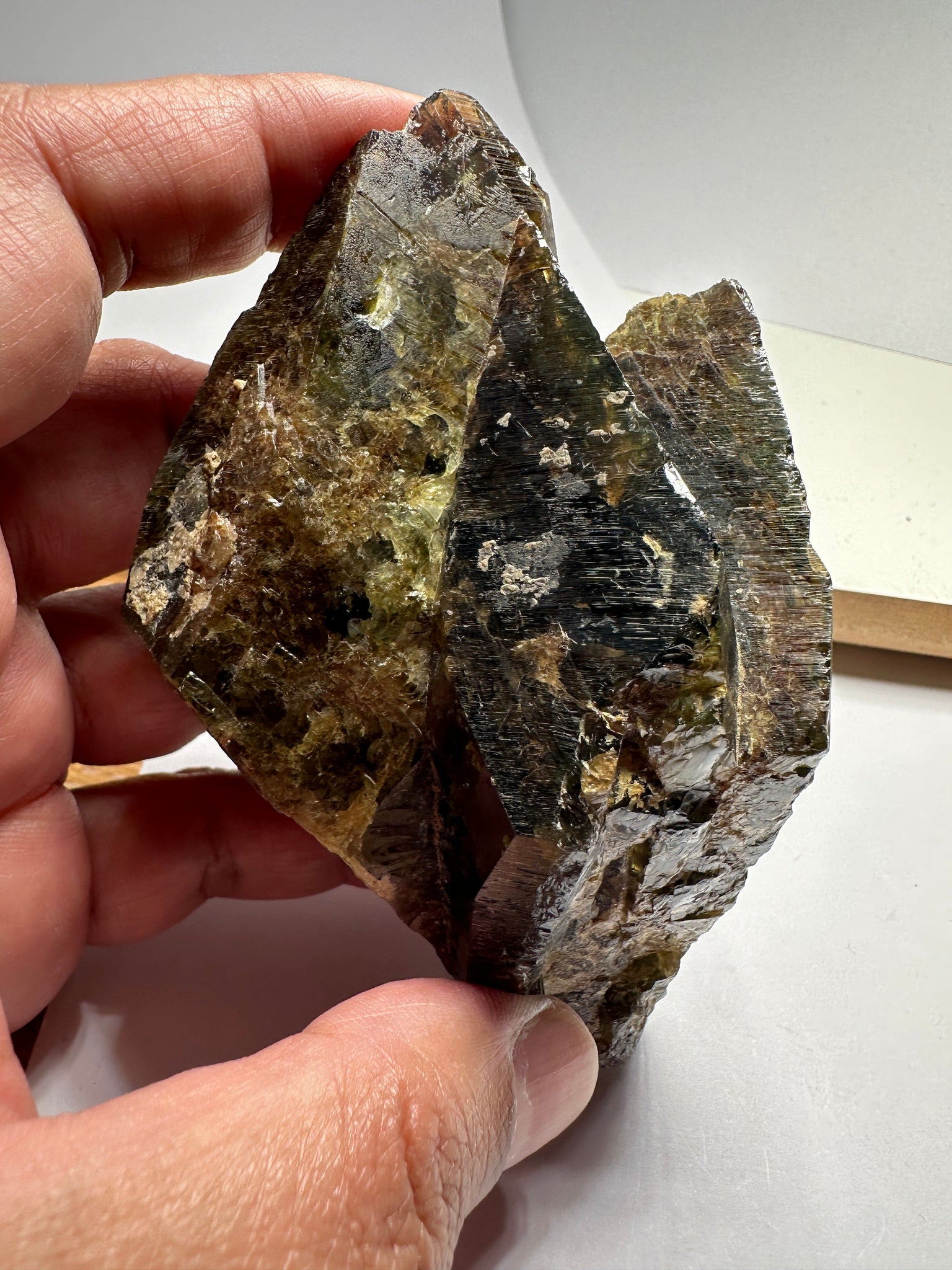 363.20Gm / 1816Ct Tanzanian Chrome Sphene Crystal. Unheated Untreated. 119Mm X 68.50Mm 44.00Mm