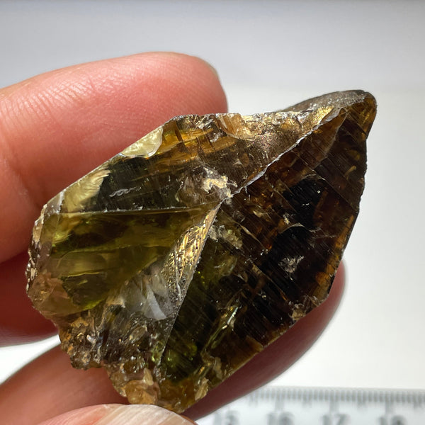176.97Ct / 35.39Gm Tanzanian Sphene Crystal Untreated Unheated. 44.0 X 27.0 23.1Mm Very High End