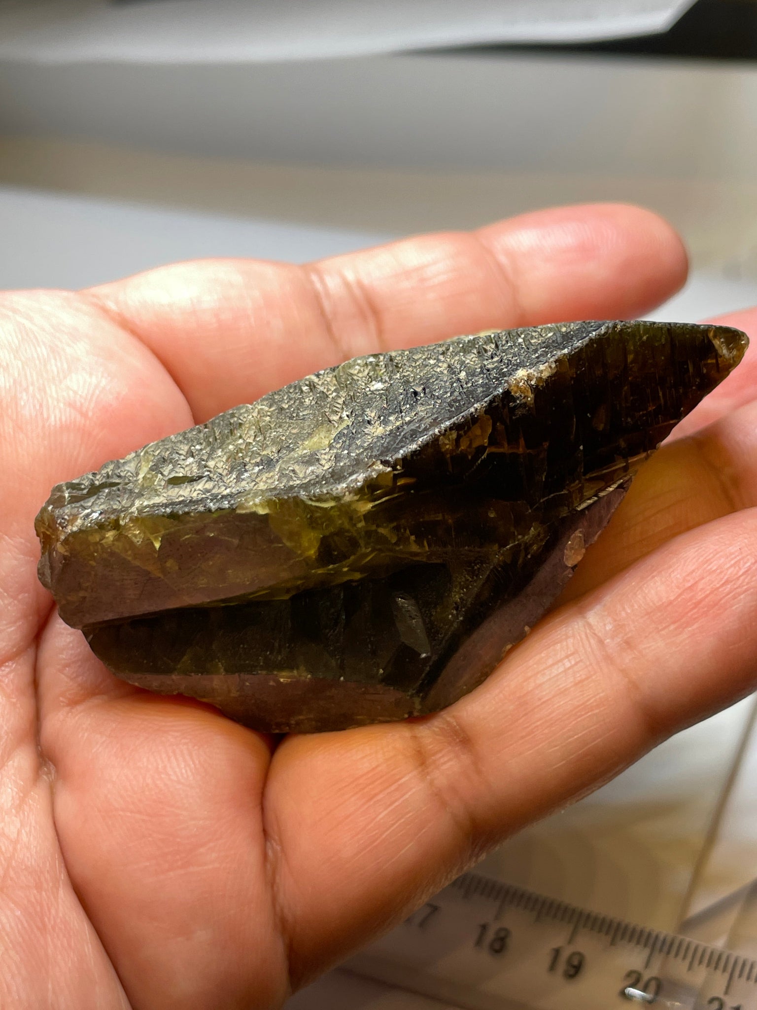 130.10Gm / 650.50Ct Sphene Crystal From Tanzania. Superb Rare Piece. 71.60 X 50.00 33.20Mm