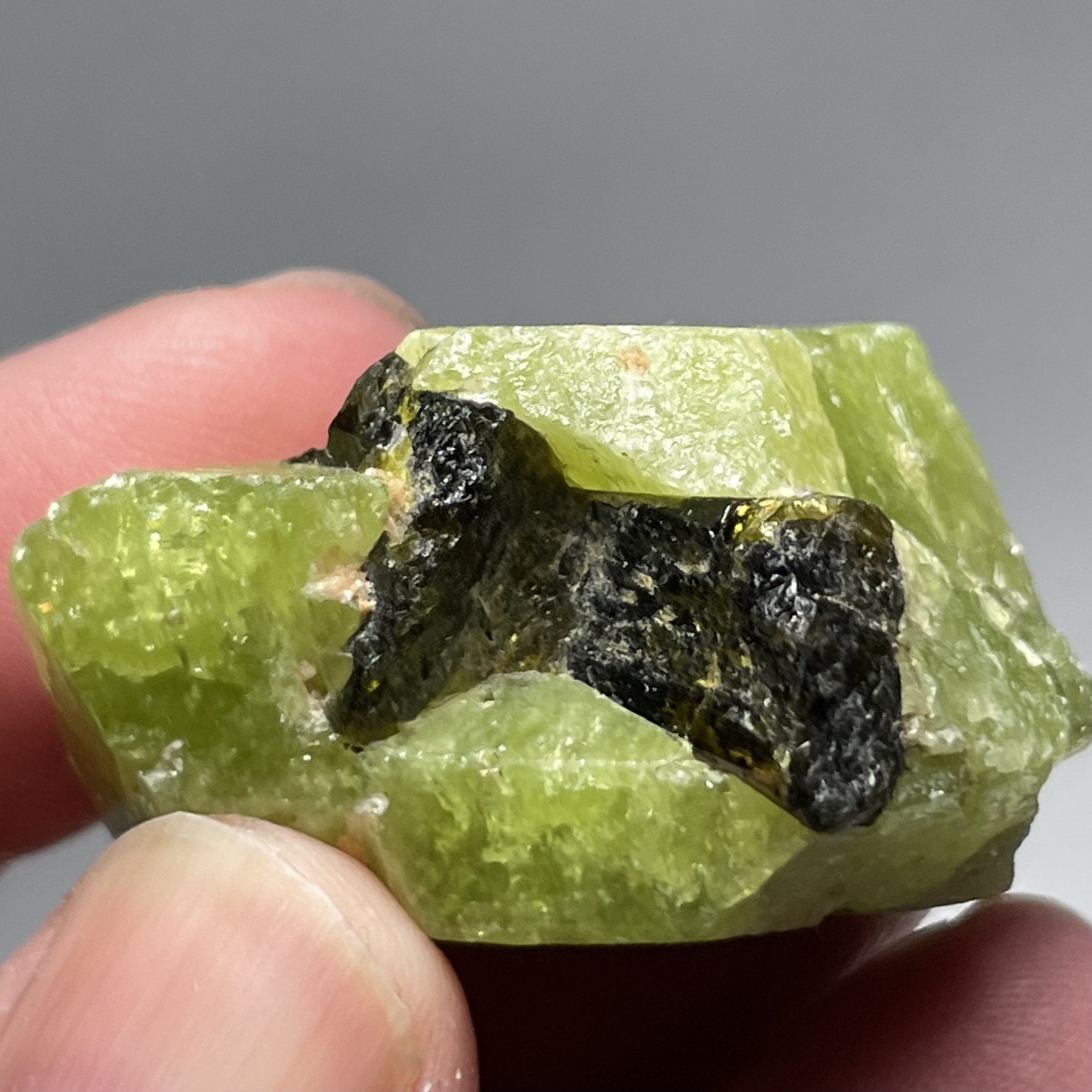 31.00Gm / 155.00Ct Tsavorite Merelani Tanzania Untreated Unheated. 38 X 22 20.5 Mm