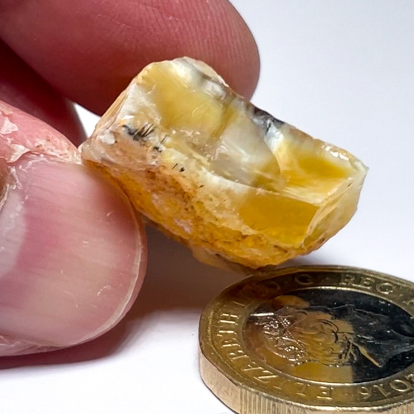 33.60Ct Opal Tanzania Untreated Unheated From A 1999 Deposit Chatoyant (Pearly Cats-Eye Effect)