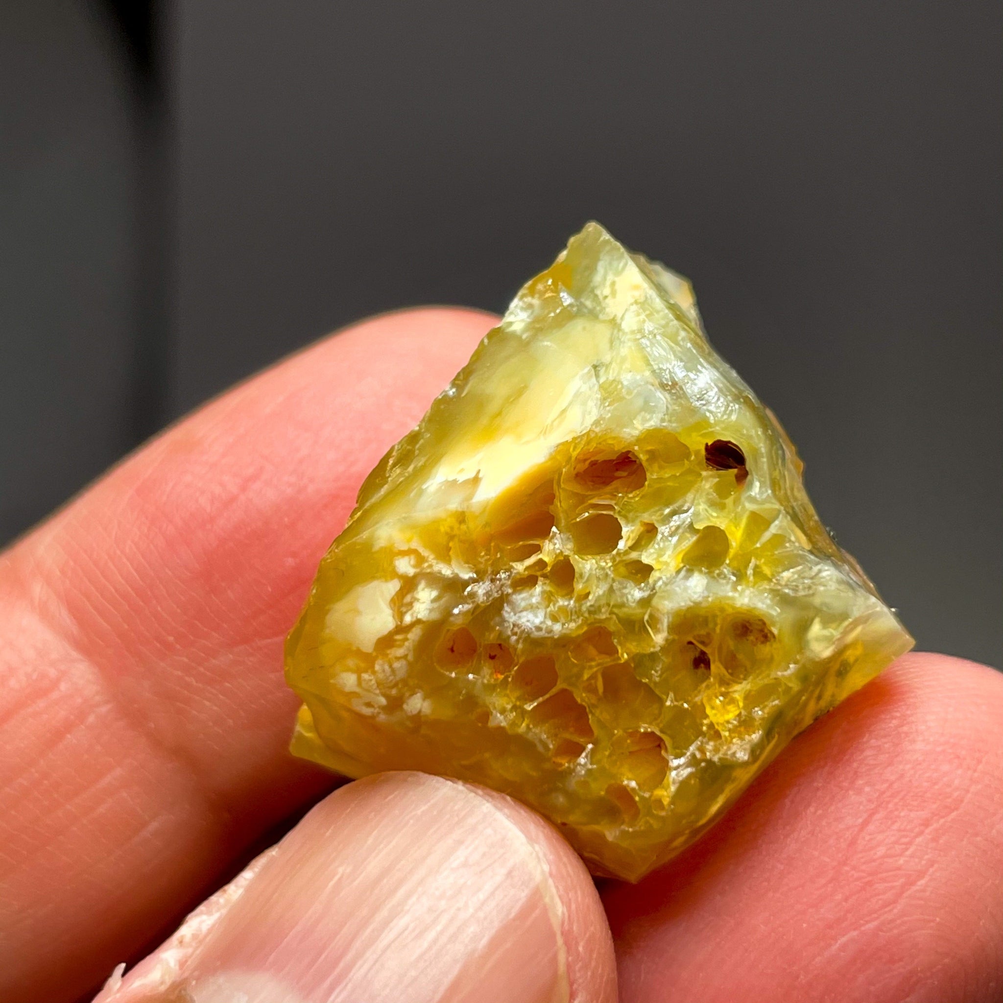 39.07Ct Opal Tanzania Untreated Unheated From A 1999 Deposit Chatoyant (Pearly Cats-Eye Effect)