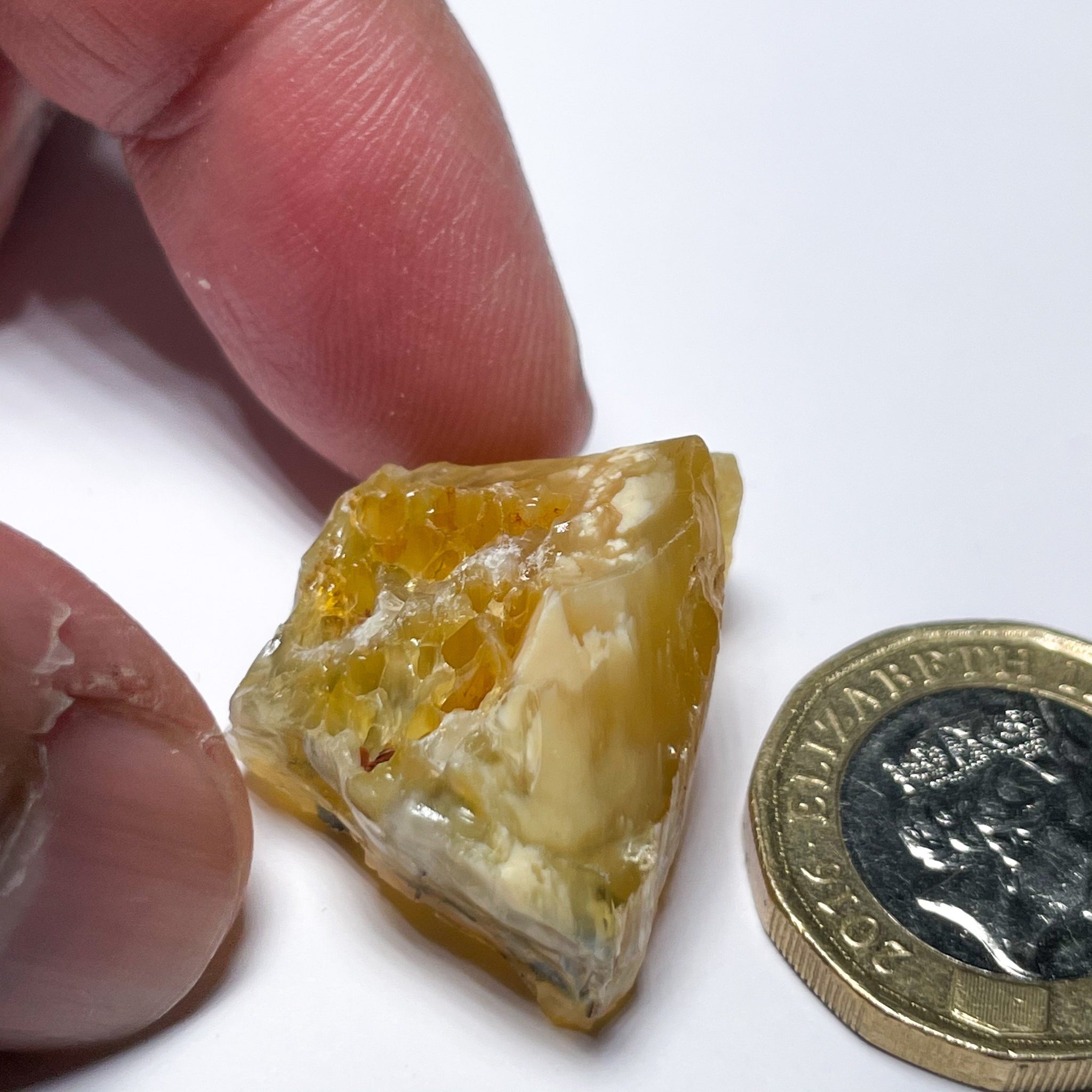 39.07Ct Opal Tanzania Untreated Unheated From A 1999 Deposit Chatoyant (Pearly Cats-Eye Effect)