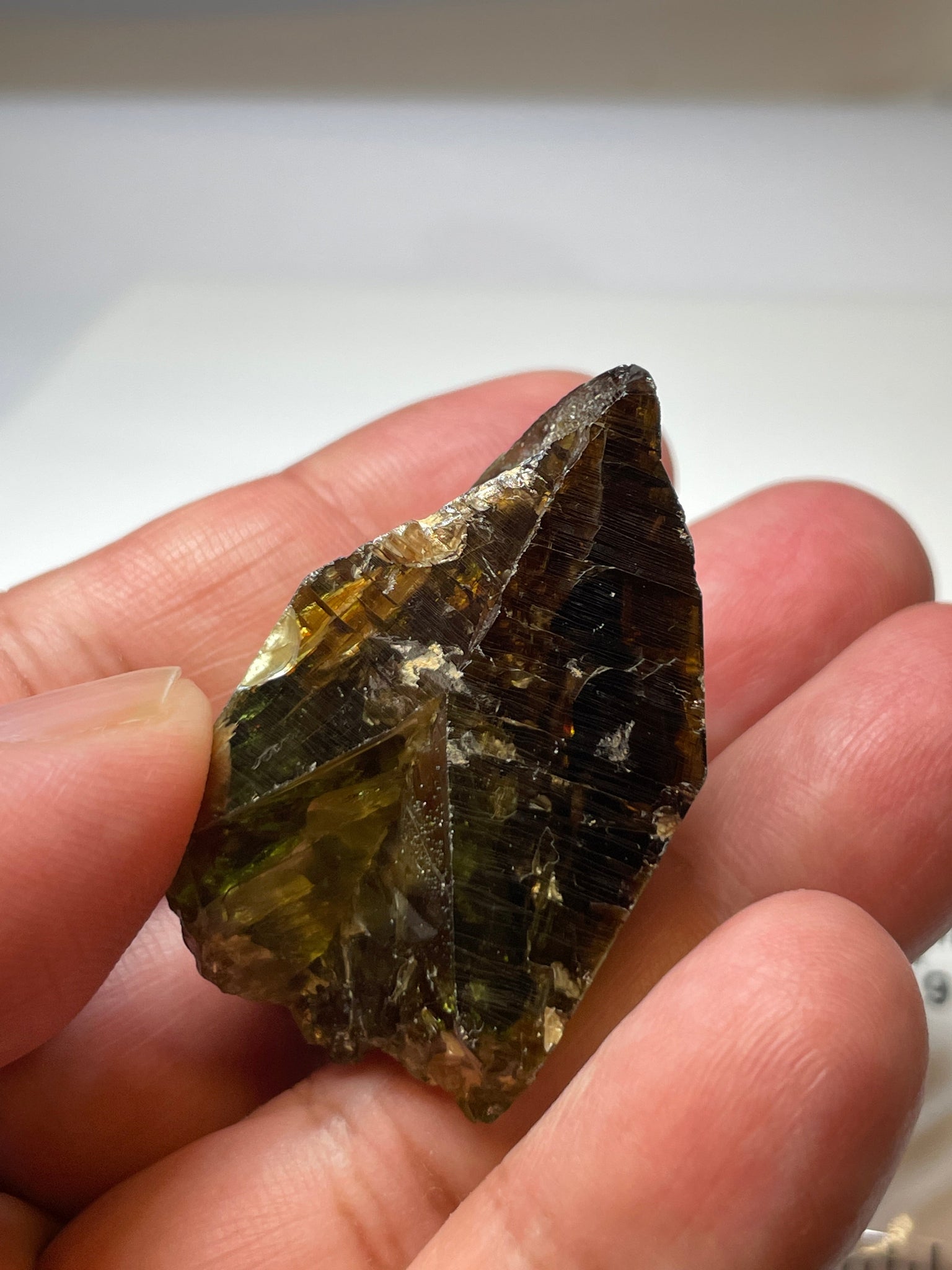 176.97Ct / 35.39Gm Tanzanian Sphene Crystal Untreated Unheated. 44.0 X 27.0 23.1Mm Very High End