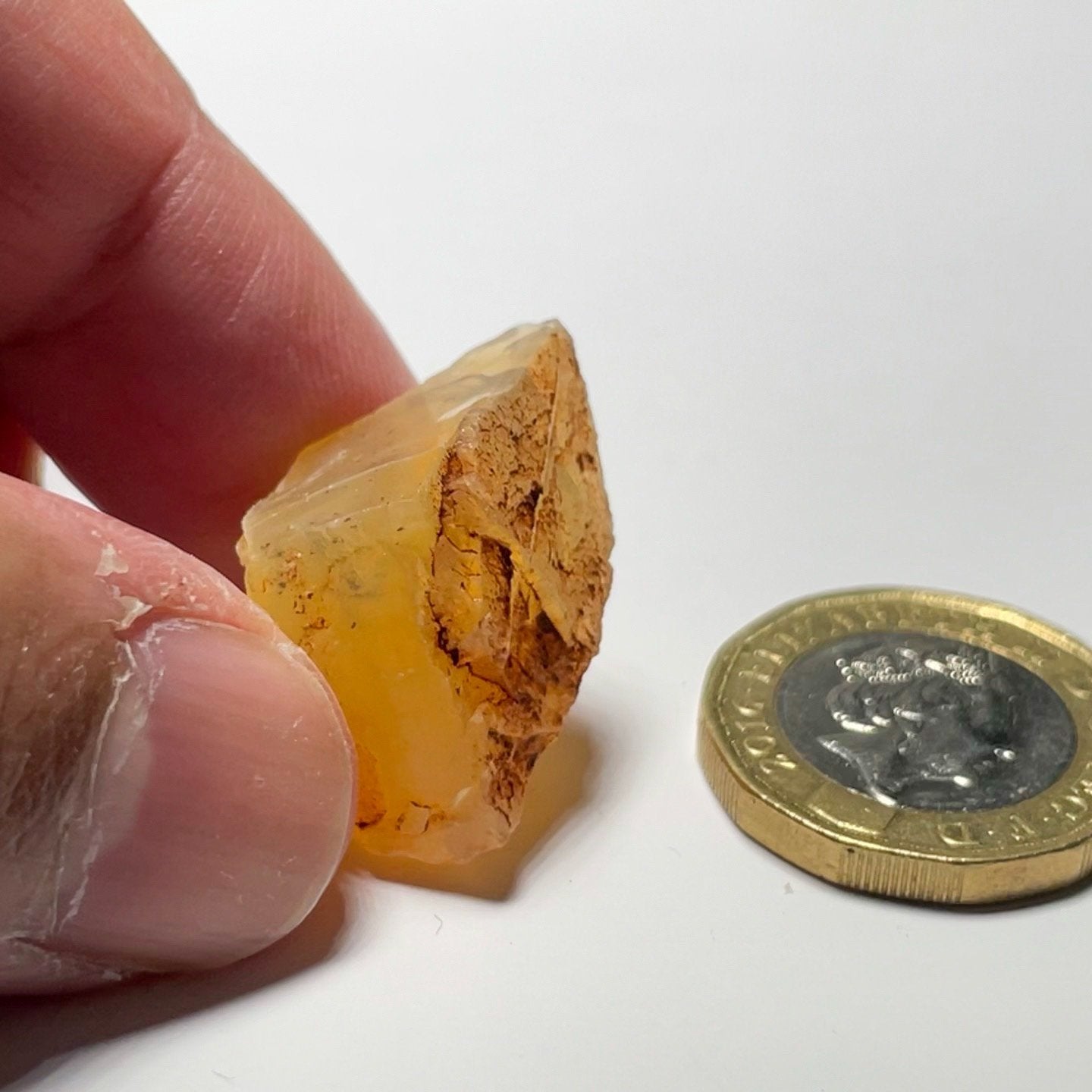 30.77Ct Opal Tanzania Untreated Unheated From A 1999 Deposit Chatoyant (Pearly Cats-Eye Effect)