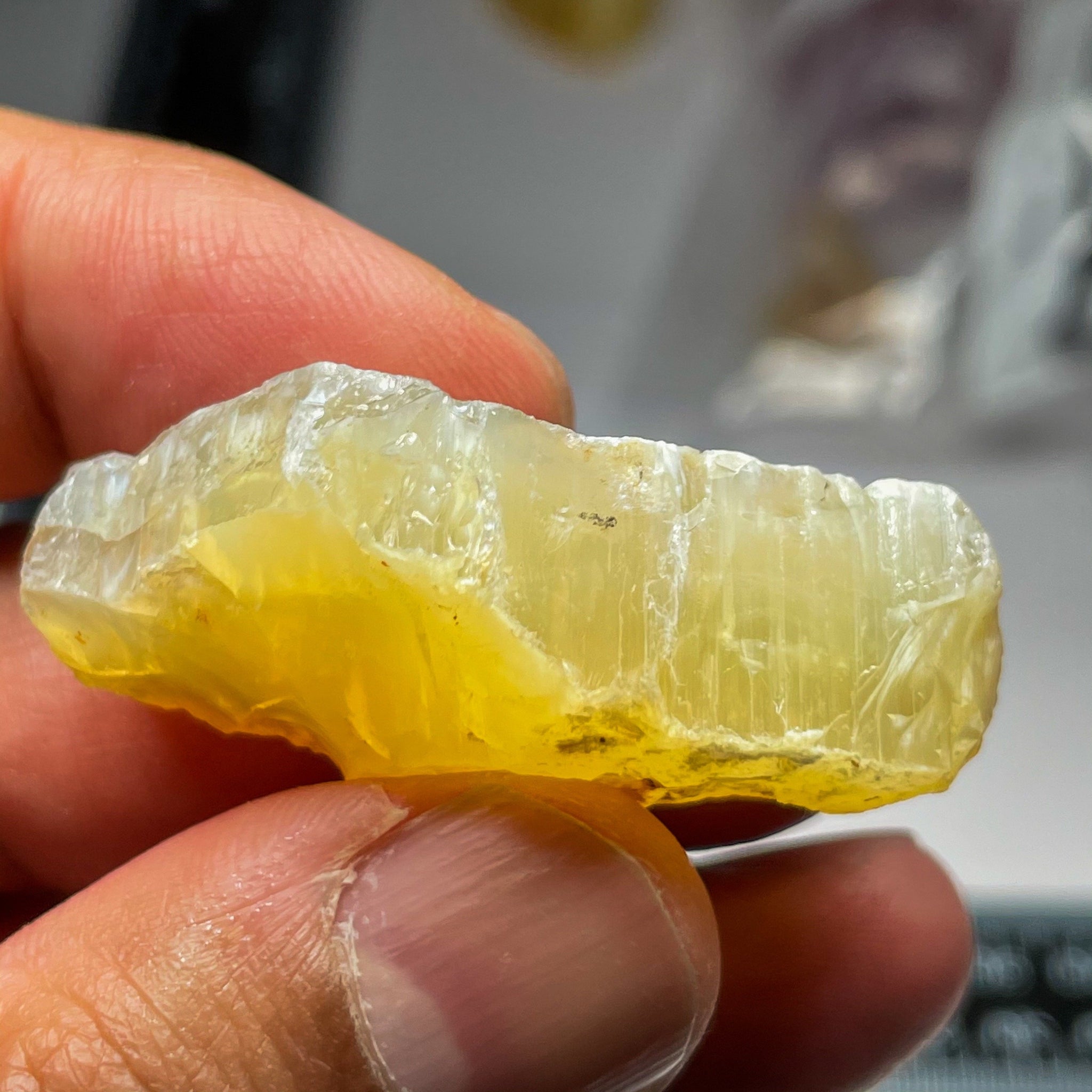 70.82Ct Opal Tanzania Untreated Unheated From A 1999 Deposit Chatoyant (Cats-Eye Effect)