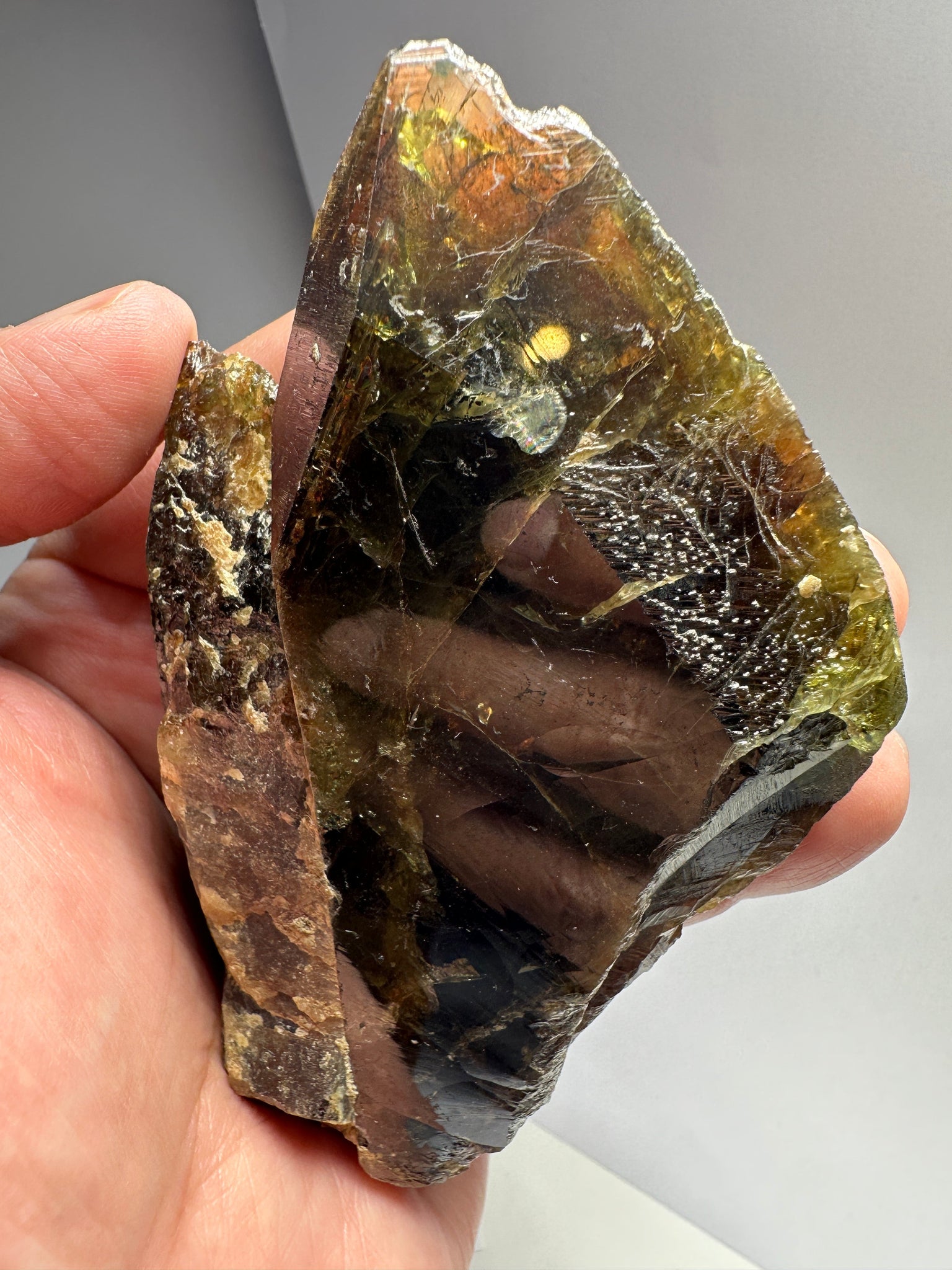 363.20Gm / 1816Ct Tanzanian Chrome Sphene Crystal. Unheated Untreated. 119Mm X 68.50Mm 44.00Mm