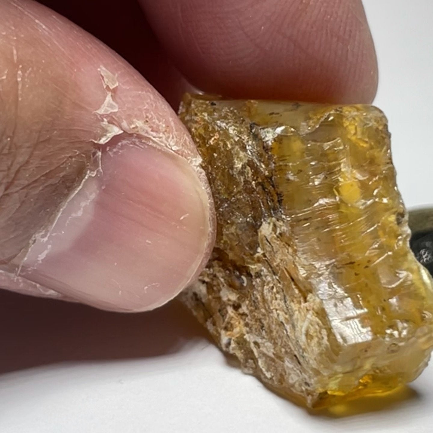 40.71Ct Opal Tanzania Untreated Unheated From A 1999 Deposit Chatoyant (Pearly Cats-Eye Effect)