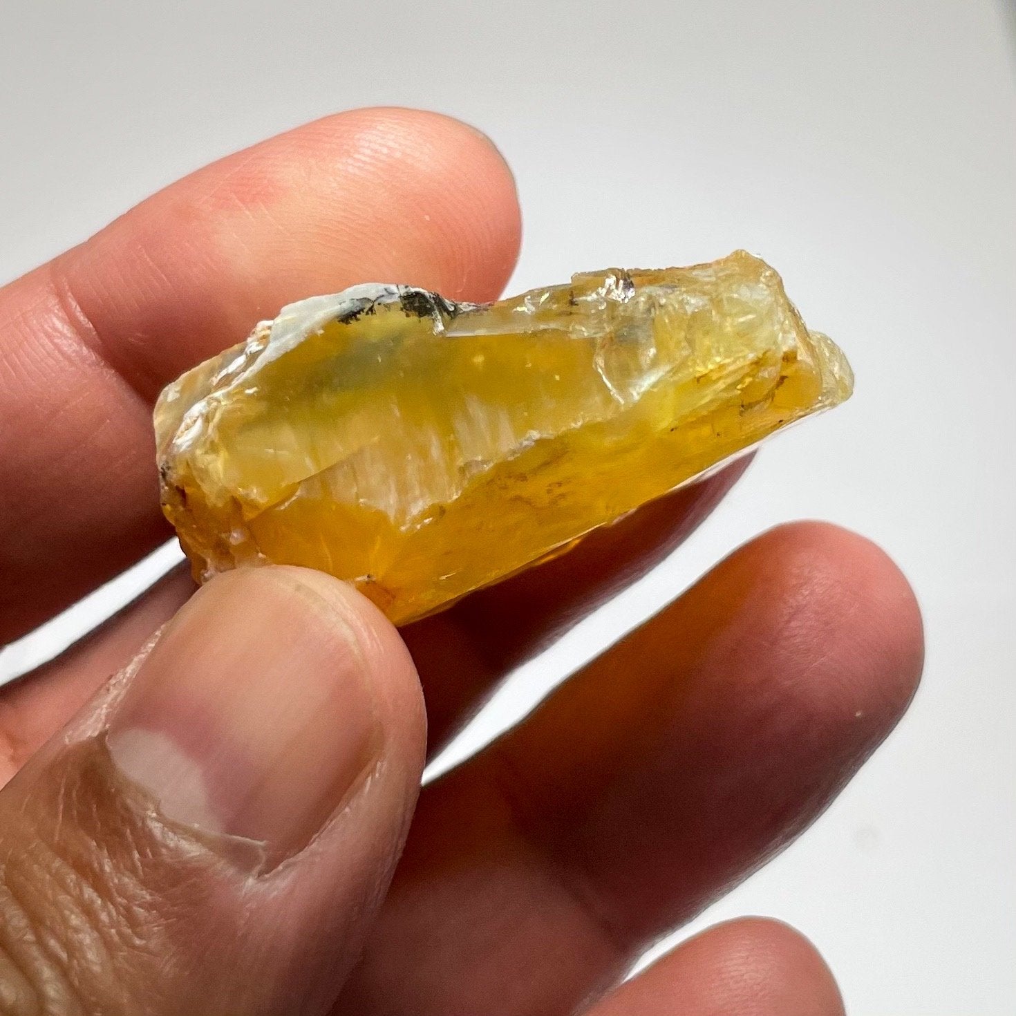 87.48Ct Opal Tanzania Untreated Unheated From A 1999 Deposit Chatoyant (Pearly Cats-Eye Effect)