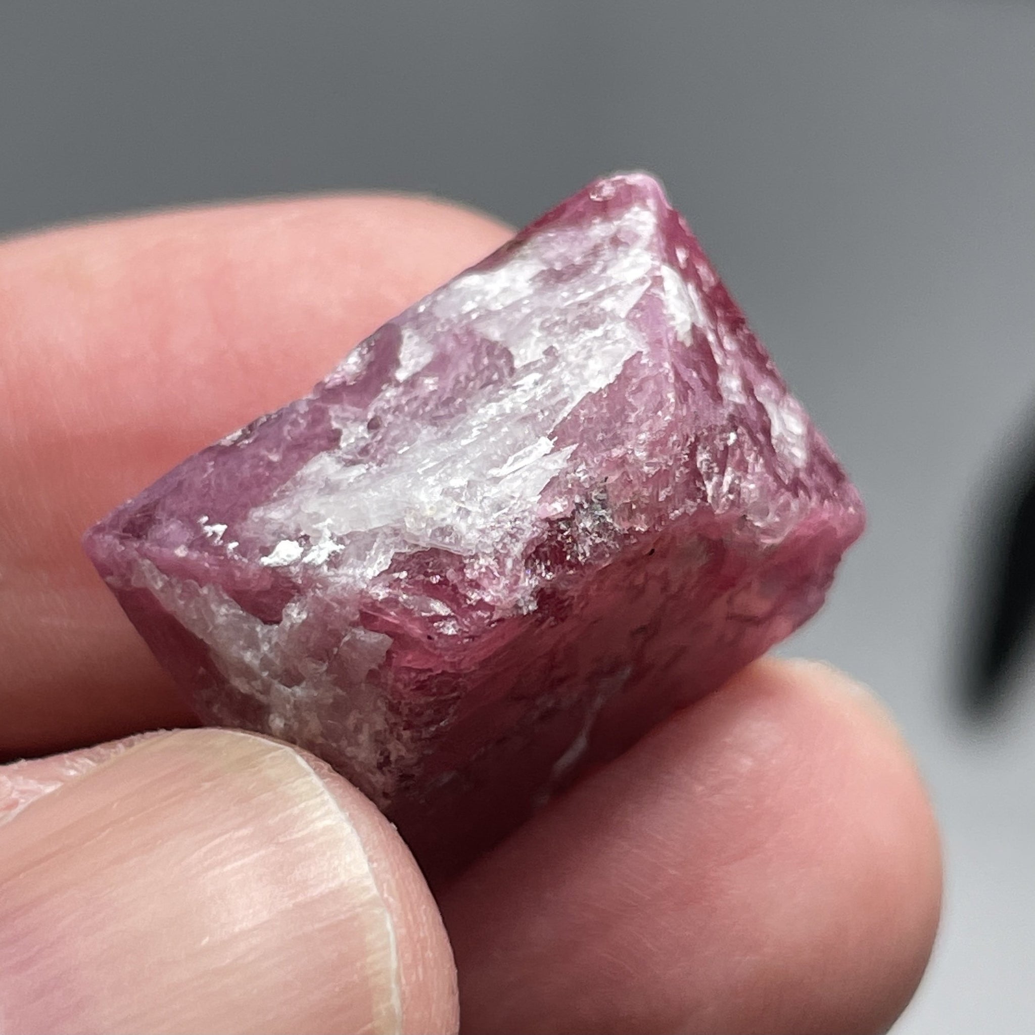 9.00Gm / 45.00Ct Mahenge Spinel Crystal Tanzania Untreated Unheated 20X 16 X 15Mm