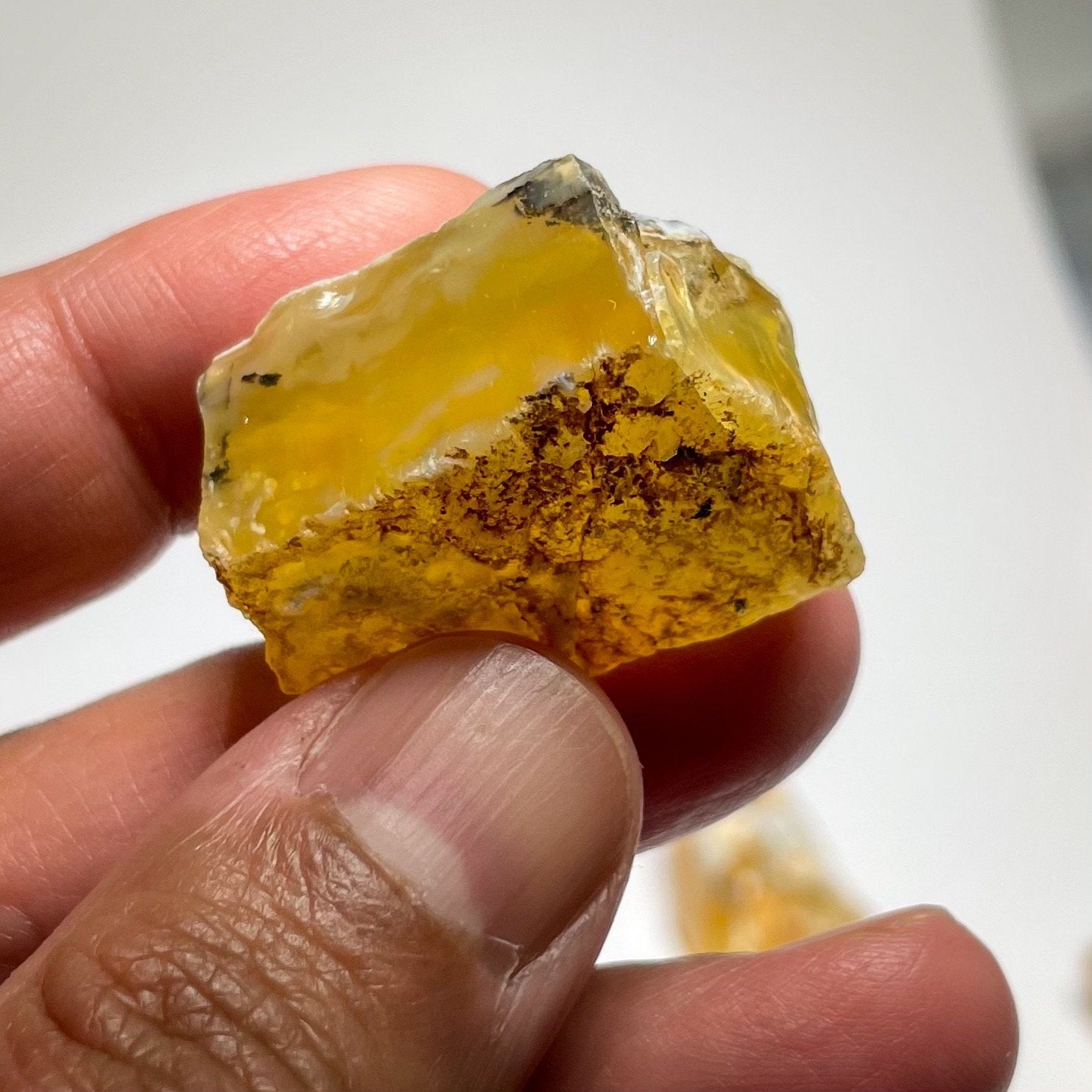 86.21Ct Opal Tanzania Untreated Unheated From A 1999 Deposit Chatoyant (Pearly Cats-Eye Effect)