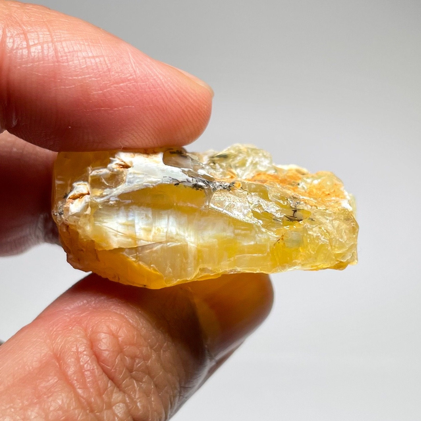 87.48Ct Opal Tanzania Untreated Unheated From A 1999 Deposit Chatoyant (Pearly Cats-Eye Effect)