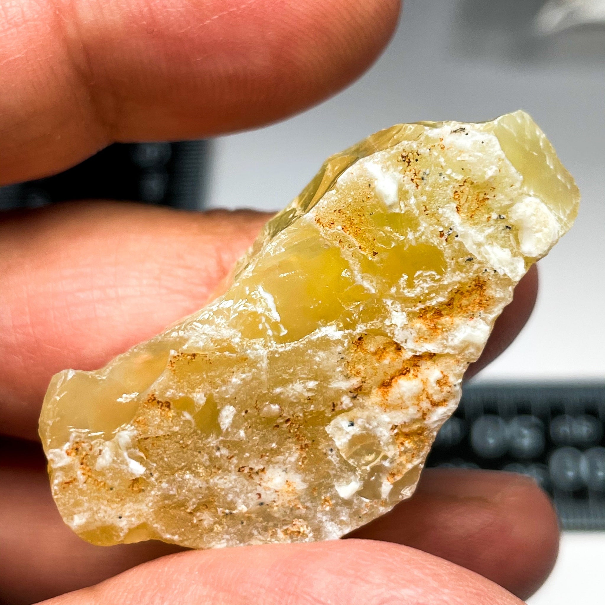 70.82Ct Opal Tanzania Untreated Unheated From A 1999 Deposit Chatoyant (Cats-Eye Effect)