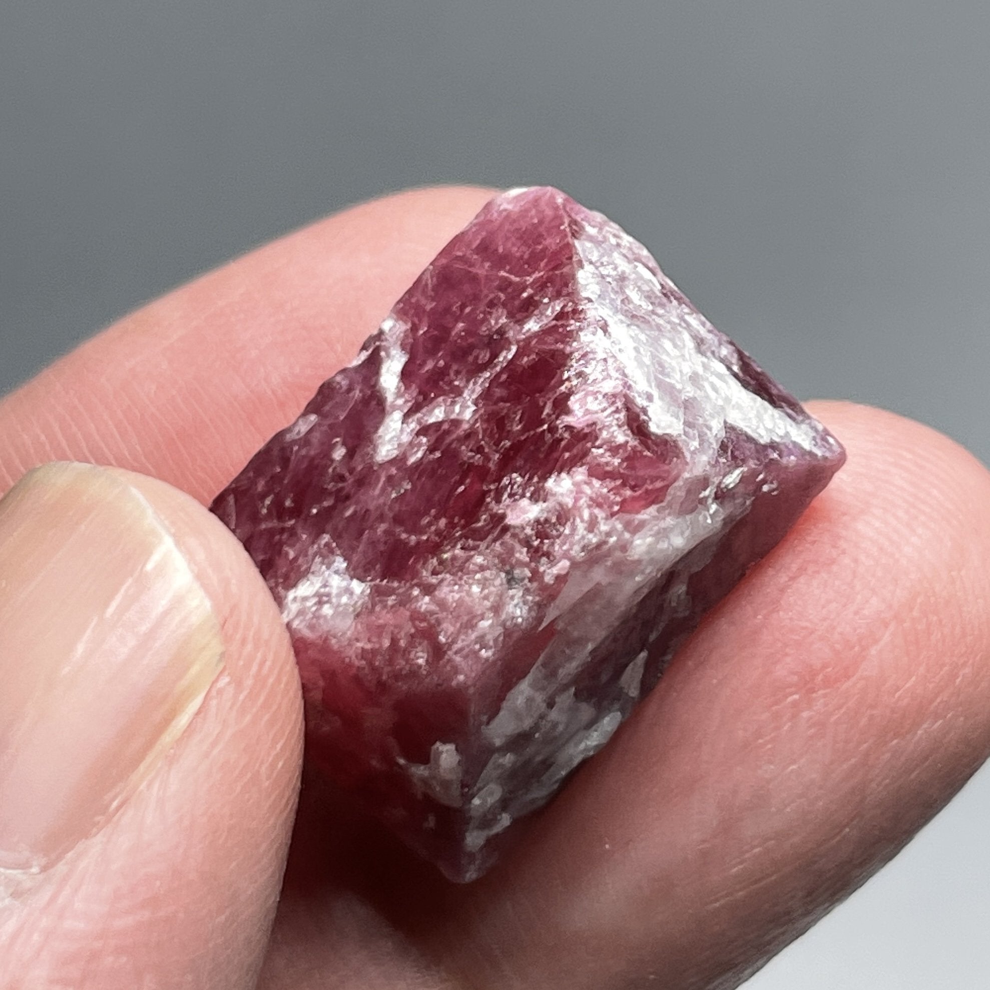 9.00Gm / 45.00Ct Mahenge Spinel Crystal Tanzania Untreated Unheated 20X 16 X 15Mm