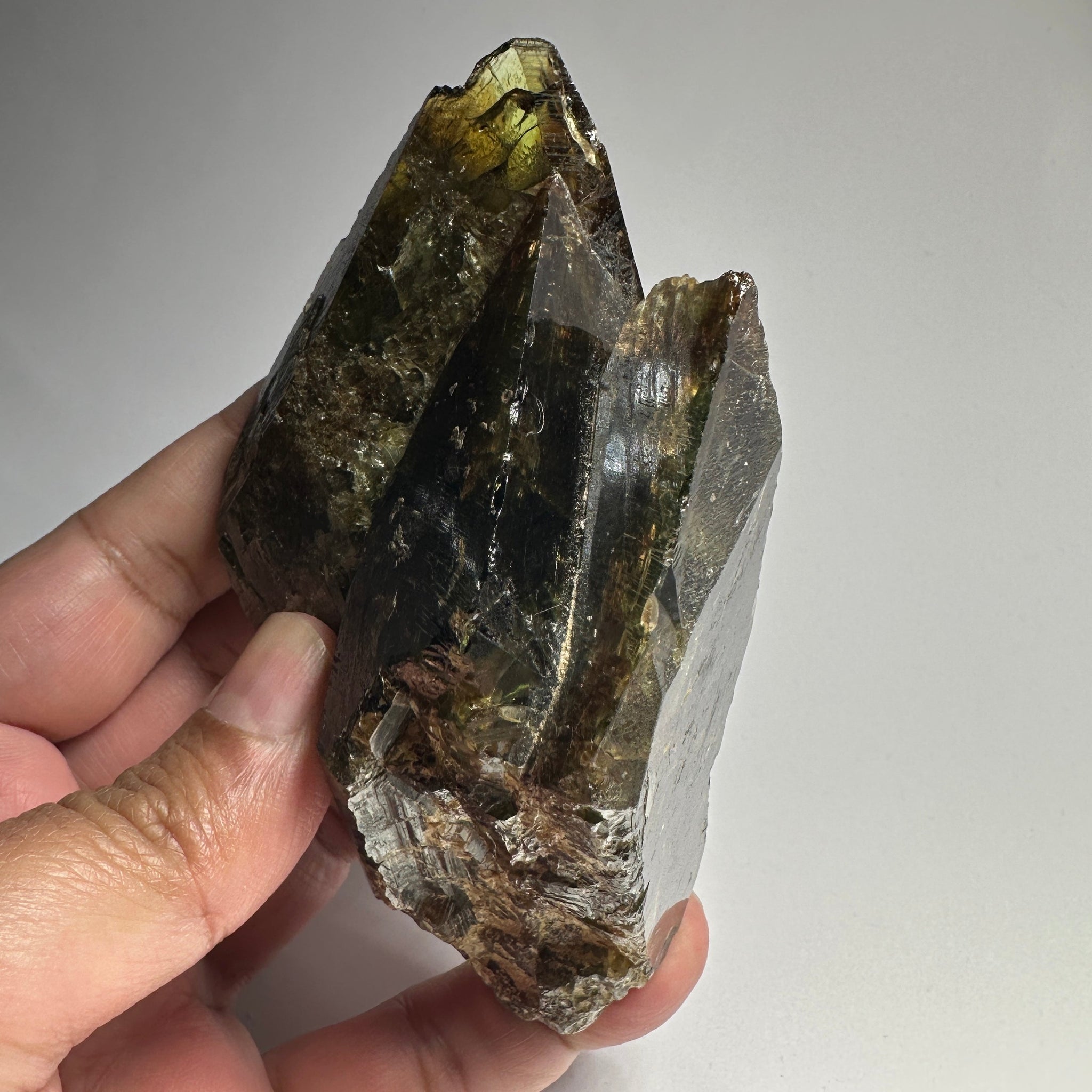 363.20Gm / 1816Ct Tanzanian Chrome Sphene Crystal. Unheated Untreated. 119Mm X 68.50Mm 44.00Mm