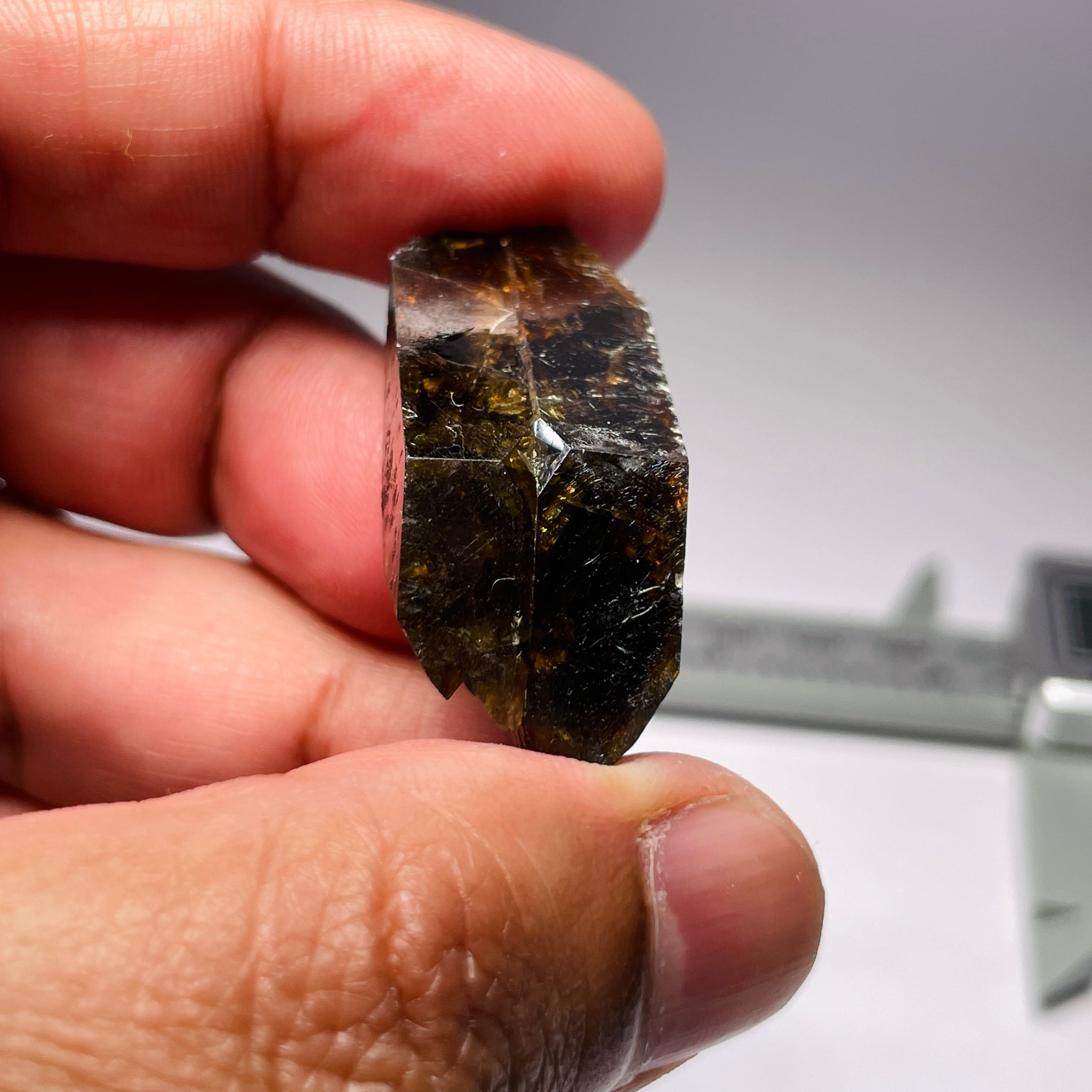 80.67Ct/16.13Gm Tanzanian Sphene Crystal Untreated Unheated. 38.4 X 15.5 19.6Mm Very High End Ultra