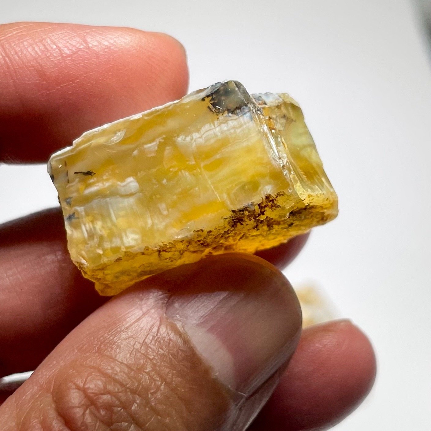 86.21Ct Opal Tanzania Untreated Unheated From A 1999 Deposit Chatoyant (Pearly Cats-Eye Effect)