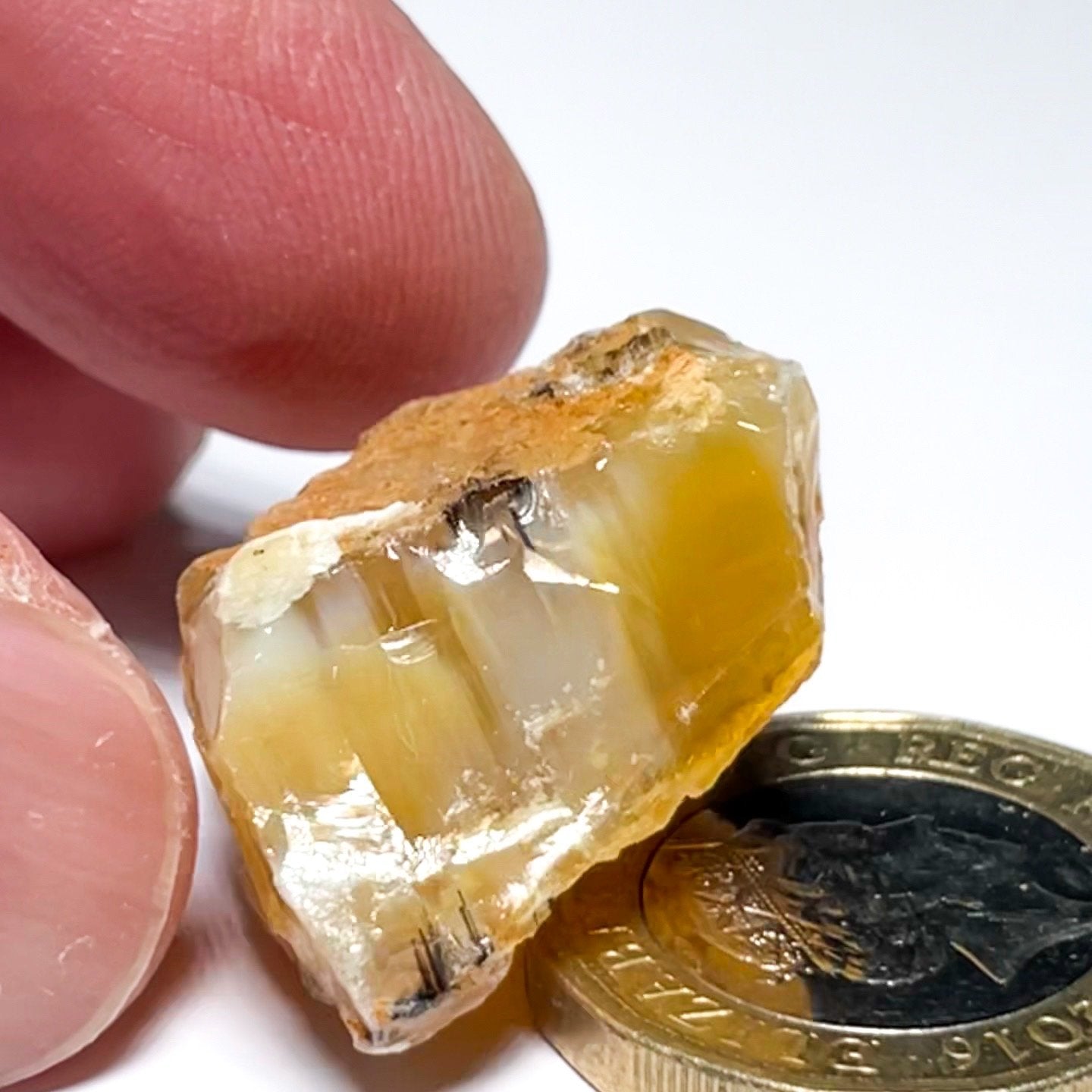 33.60Ct Opal Tanzania Untreated Unheated From A 1999 Deposit Chatoyant (Pearly Cats-Eye Effect)