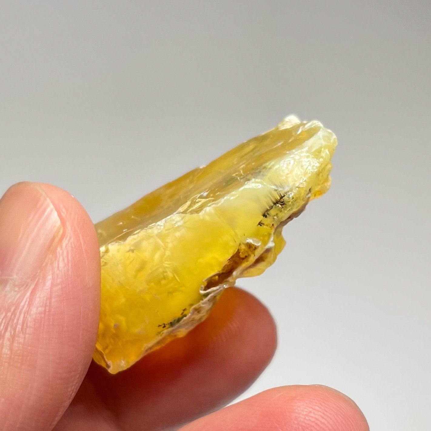 87.48Ct Opal Tanzania Untreated Unheated From A 1999 Deposit Chatoyant (Pearly Cats-Eye Effect)