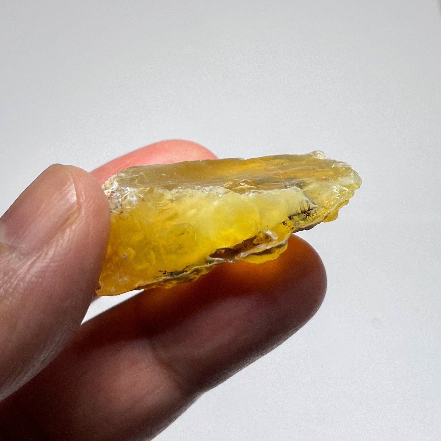 87.48Ct Opal Tanzania Untreated Unheated From A 1999 Deposit Chatoyant (Pearly Cats-Eye Effect)