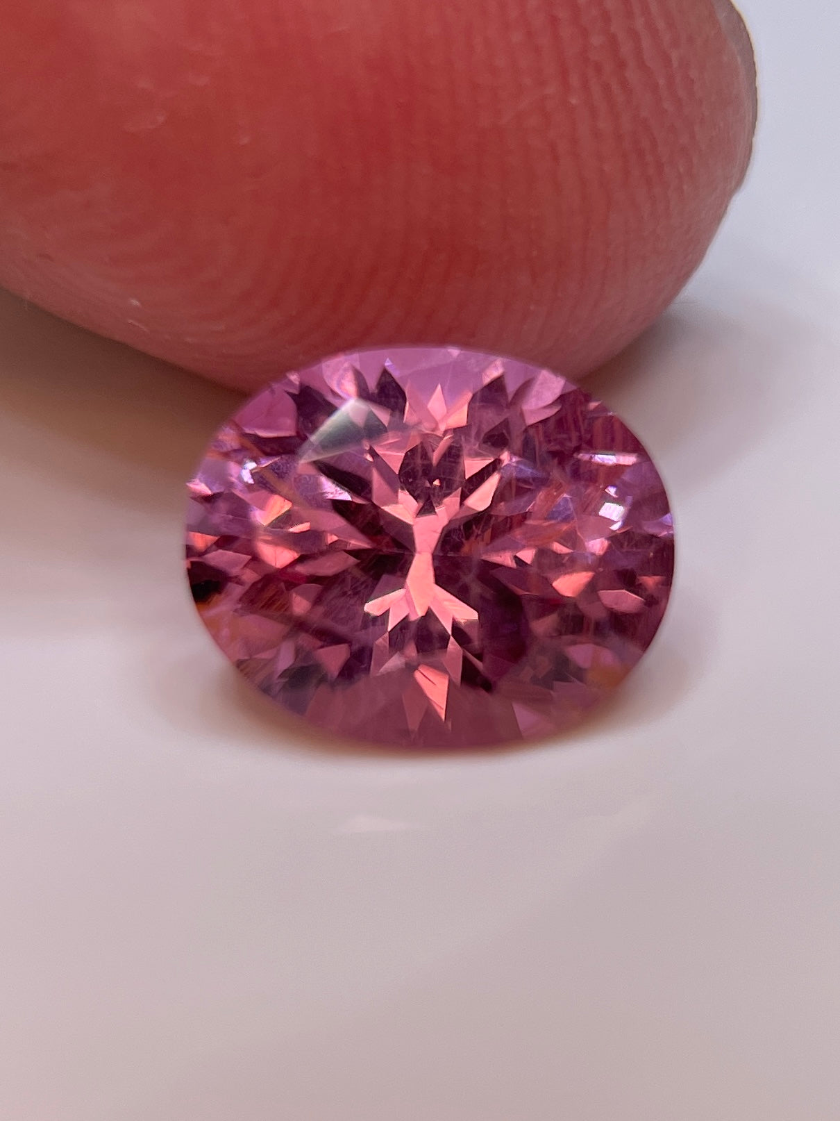 2.90Ct Mahenge Spinel Tanzania Untreated Unheated. Needles. Seems To Have A Colour Shift