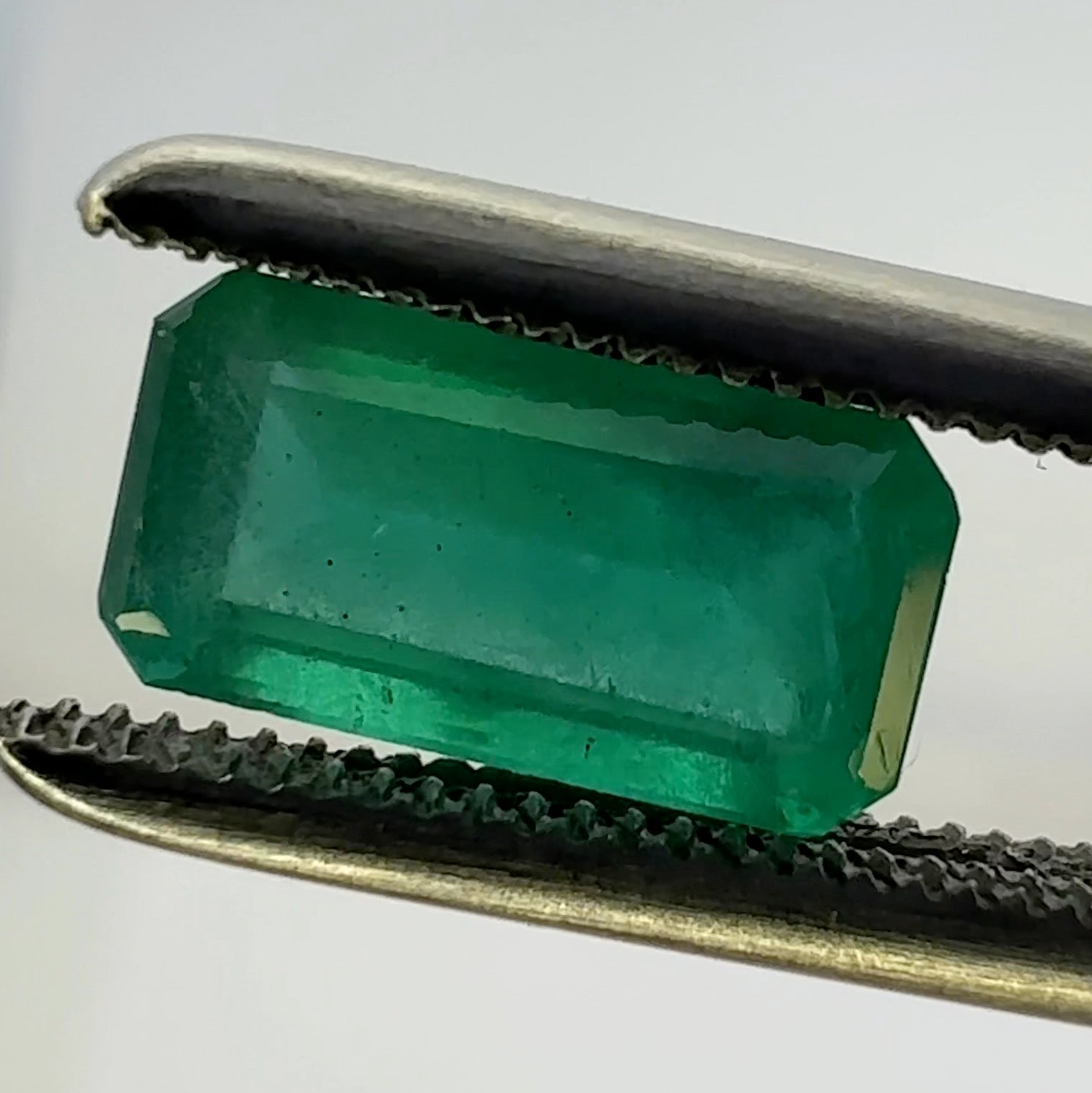 Emerald, 1.09ct, Tanzania, No Oil, Untreated Unheated. Photos and vids in different lights, see how it looks