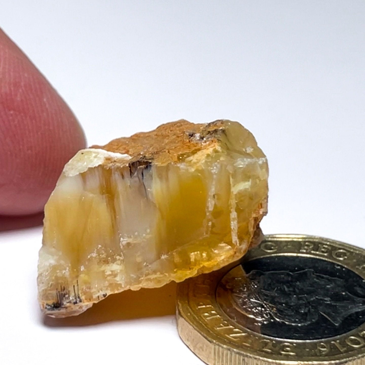 33.60Ct Opal Tanzania Untreated Unheated From A 1999 Deposit Chatoyant (Pearly Cats-Eye Effect)