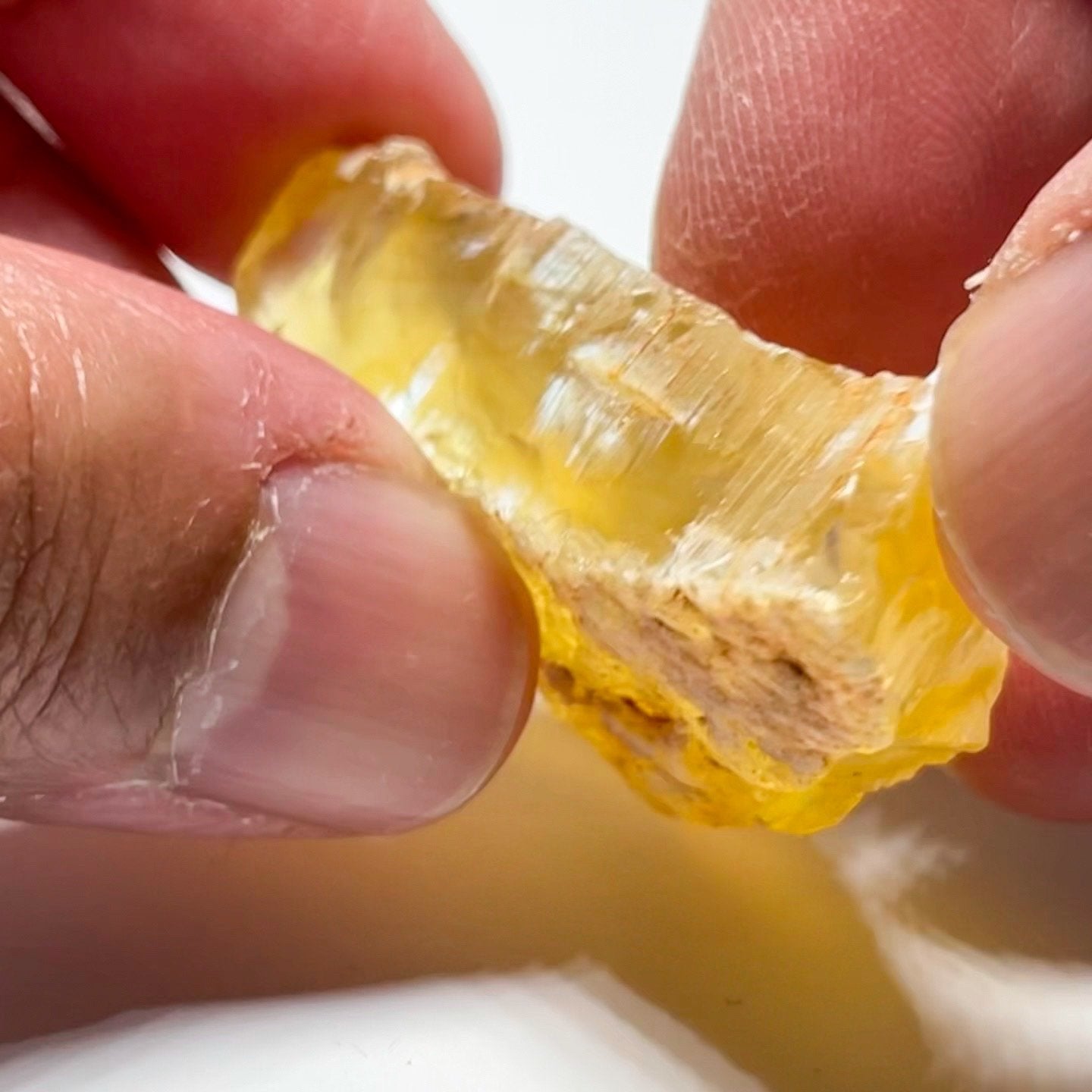 82.10Ct Opal Tanzania Untreated Unheated From A 1999 Deposit Chatoyant (Pearly Cats-Eye Effect)