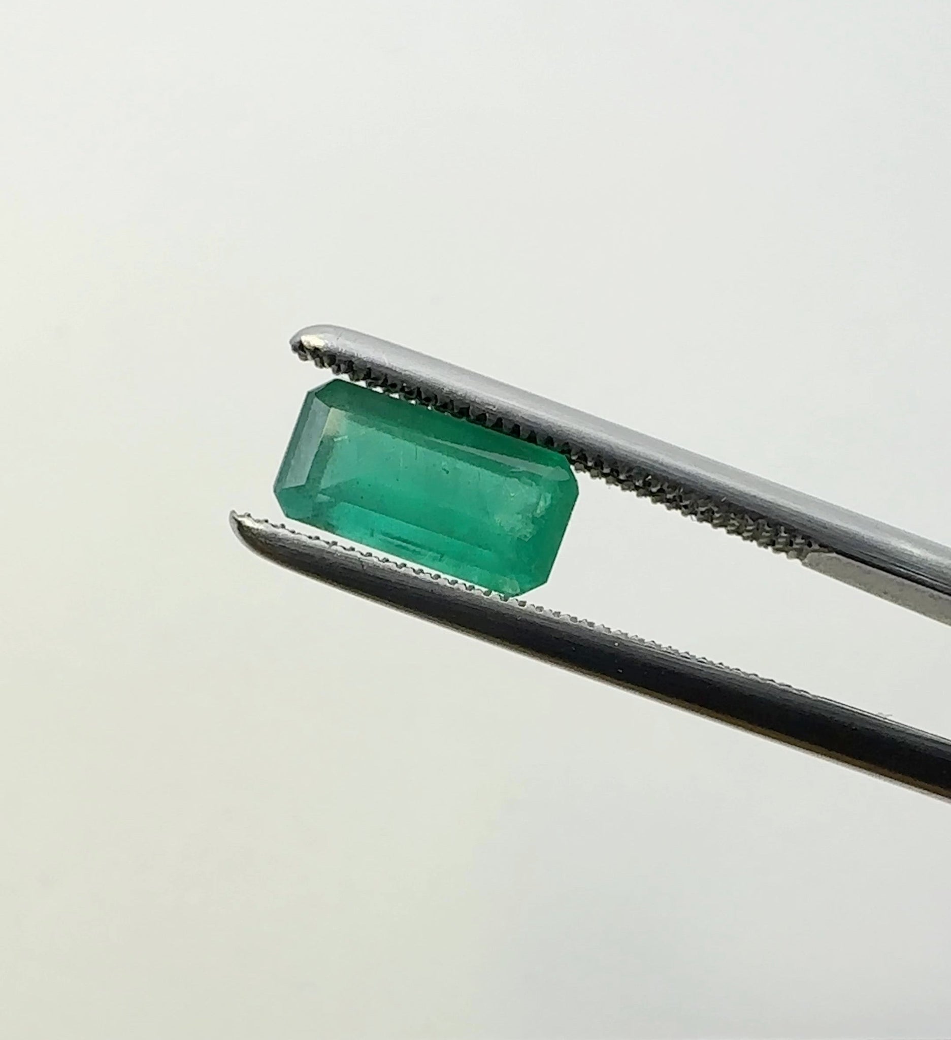 1.09Ct Emerald Tanzania No Oil Untreated Unheated. Photos And Vids In Different Lights See How It