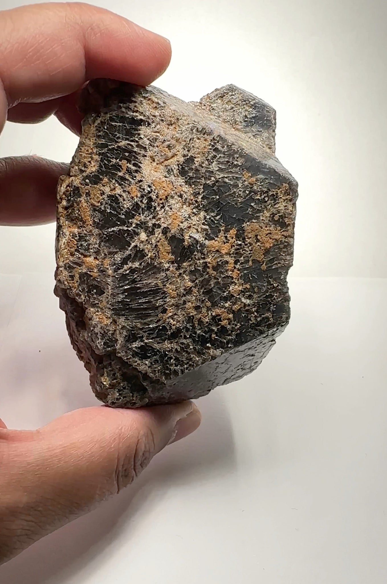 389Gm Massive Black Spinel Crystal From Mahenge In Tanzania. 389.00Gm / 1945Ct Untreated Unheated.