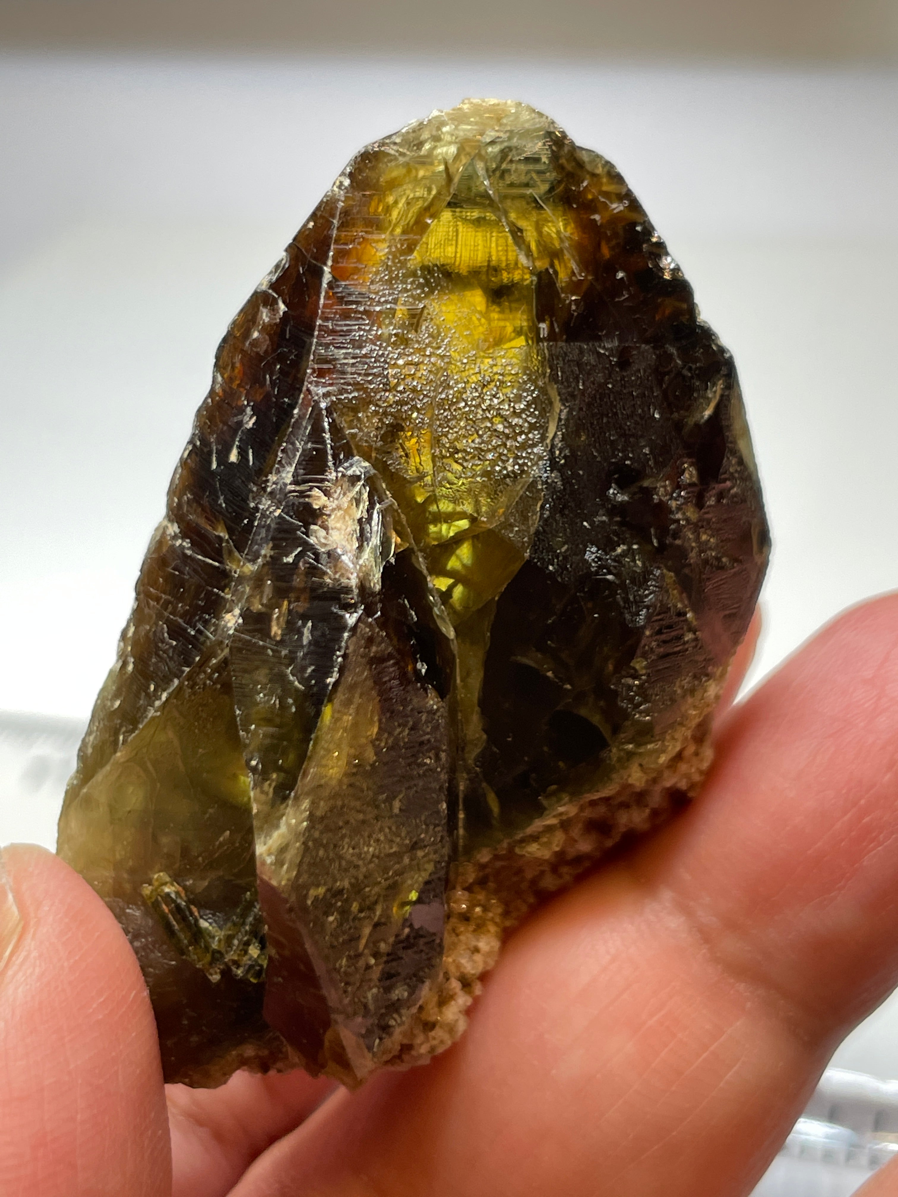227.39Ct / 45.47Gm Tanzanian Sphene Crystal Untreated Unheated. 55.6 X 41.1 17.7Mm Very High End
