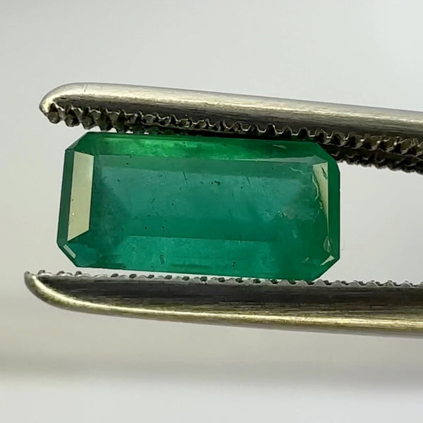 1.09Ct Emerald Tanzania No Oil Untreated Unheated. Photos And Vids In Different Lights See How It